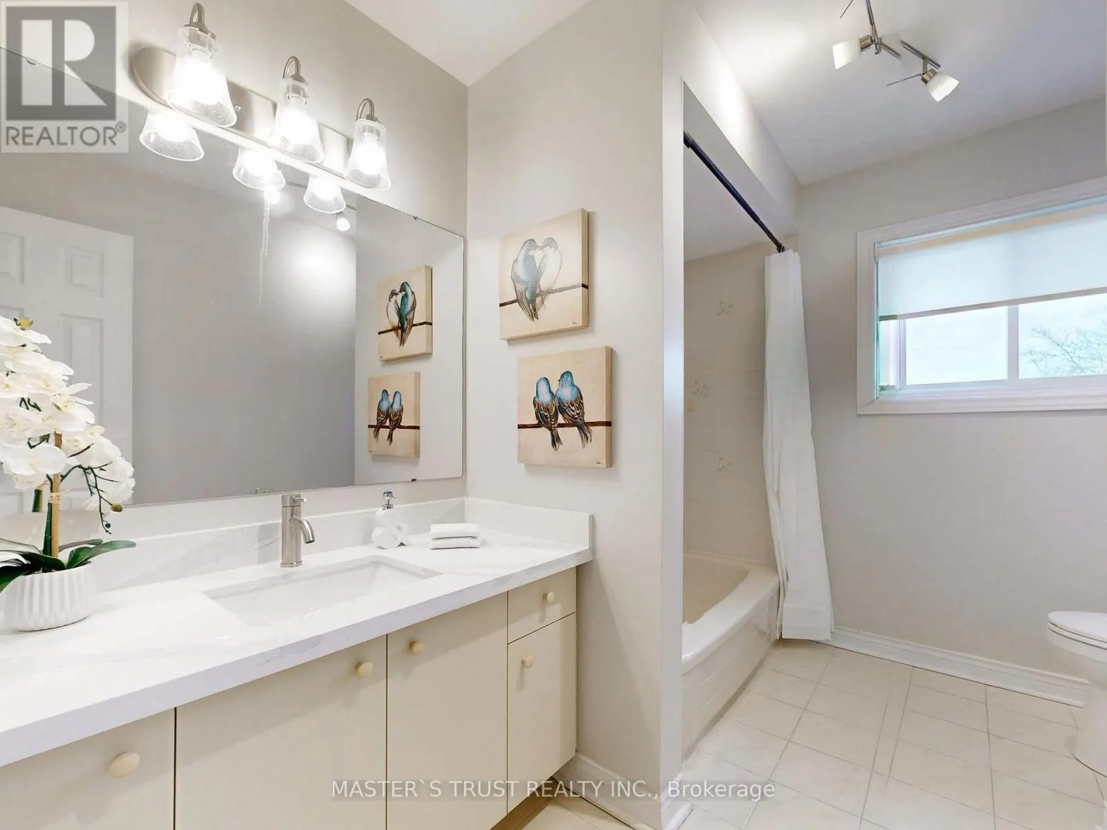 5 JARDIN HILL COURT