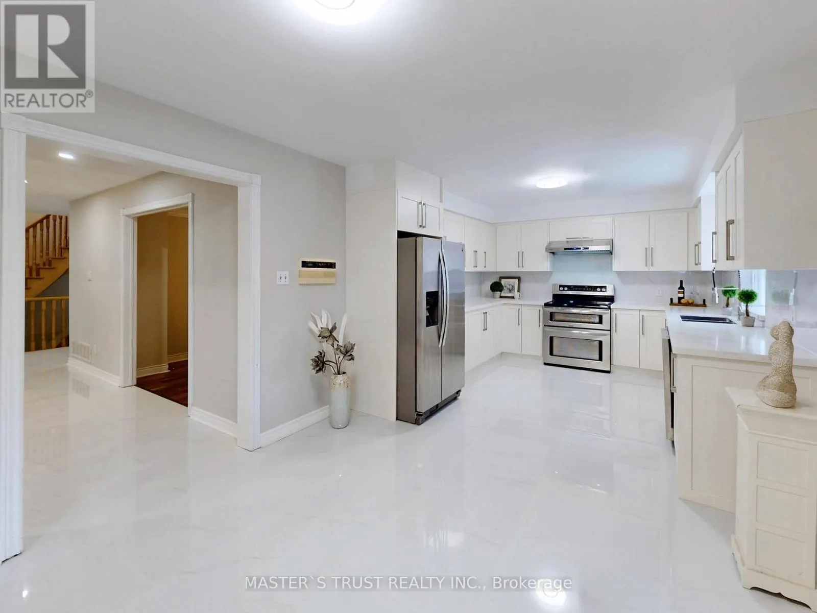 5 JARDIN HILL COURT