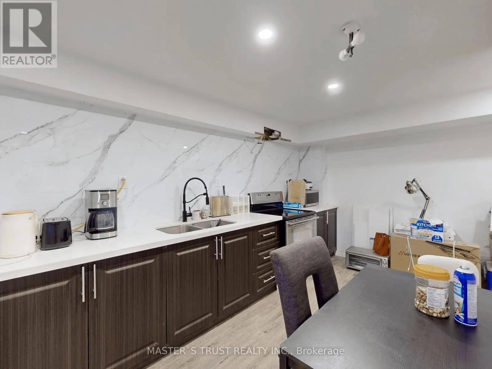 5 JARDIN HILL COURT