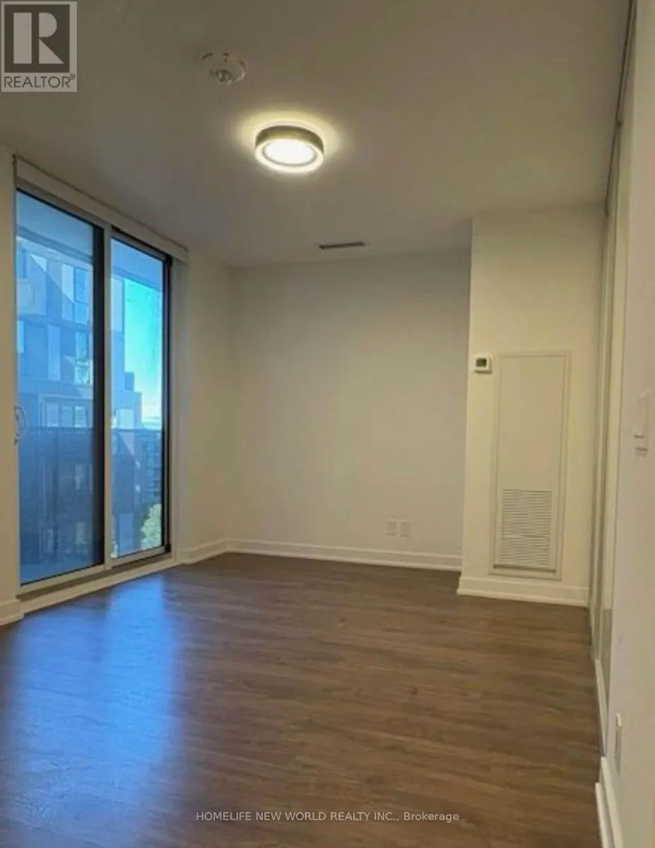 901 - 30 TRETTI WAY