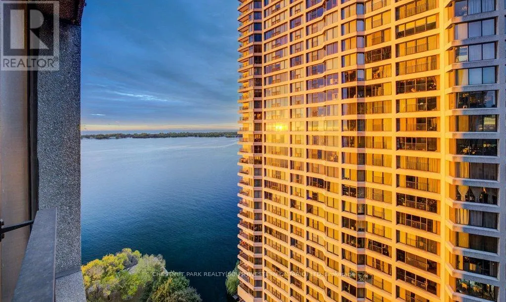 2409 - 33 HARBOUR SQUARE