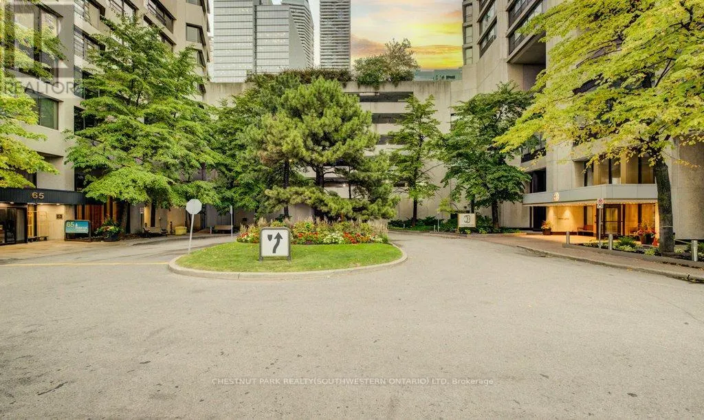 2409 - 33 HARBOUR SQUARE