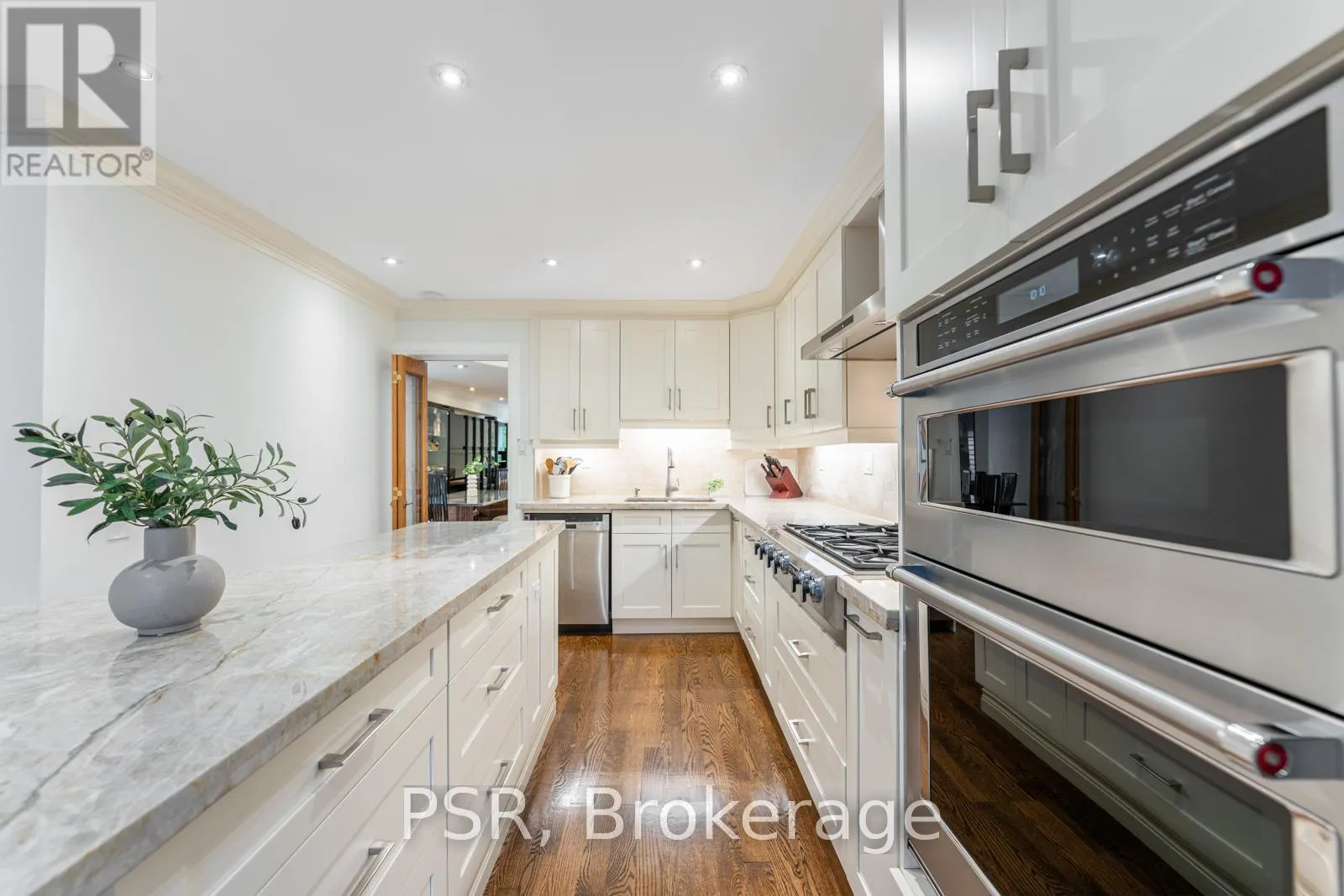128 ST CLEMENTS AVENUE
