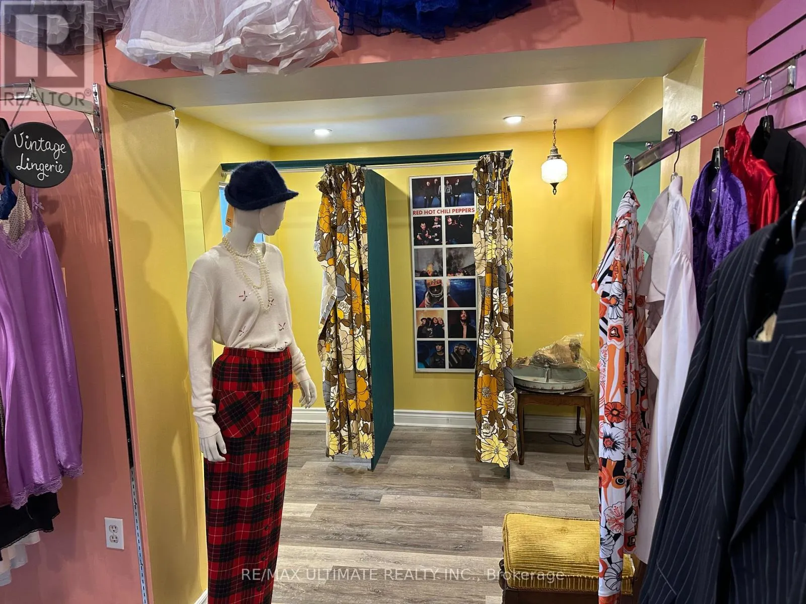 578 DUNDAS STREET W