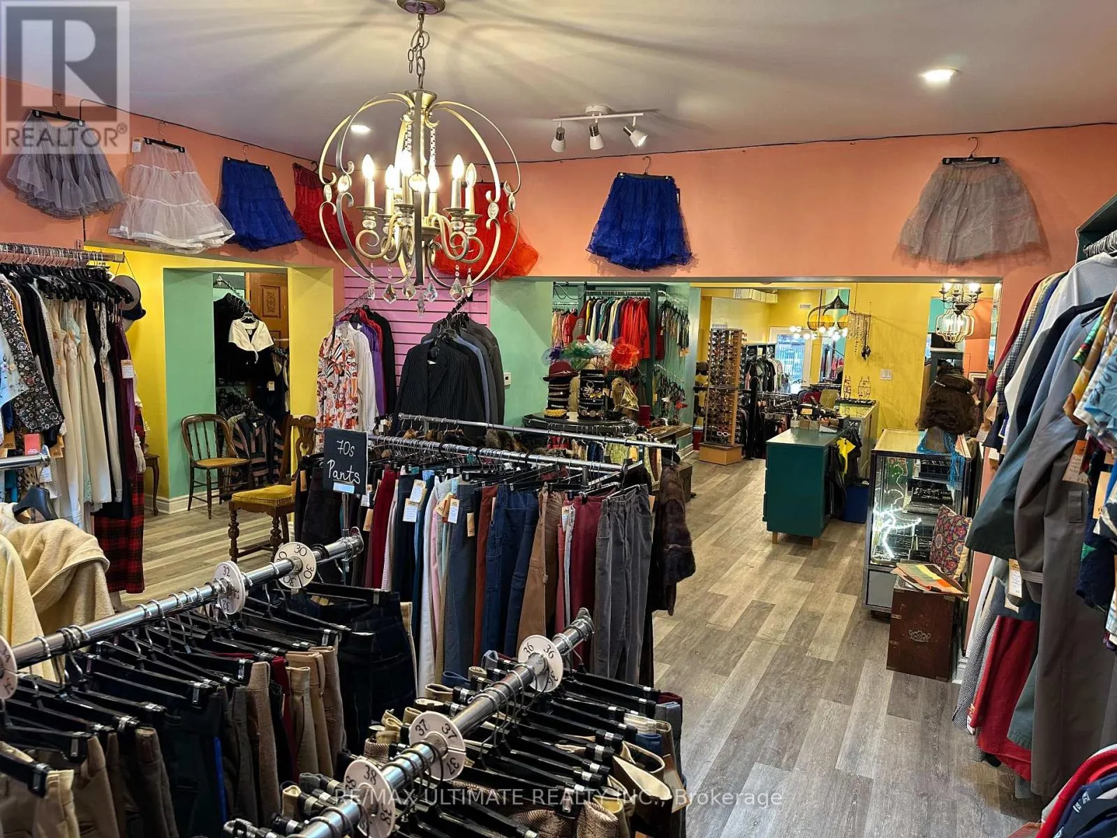 578 DUNDAS STREET W