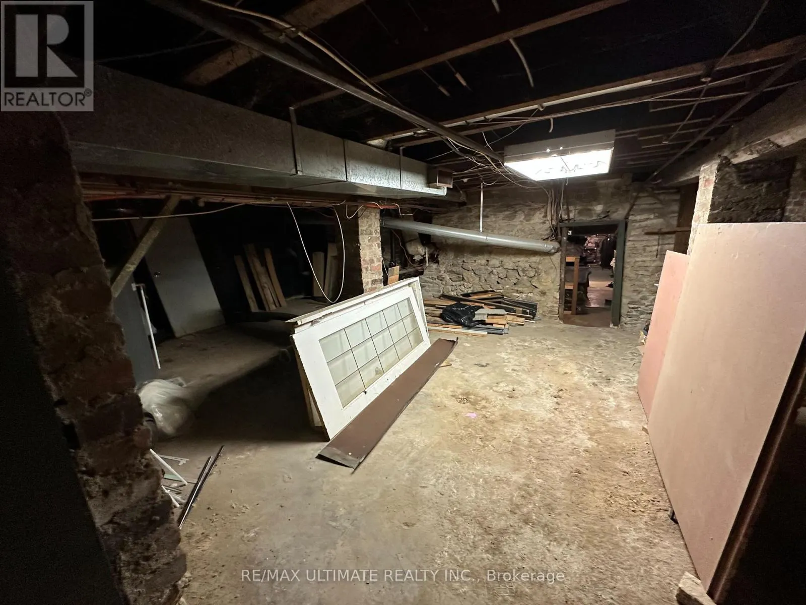 578 DUNDAS STREET W