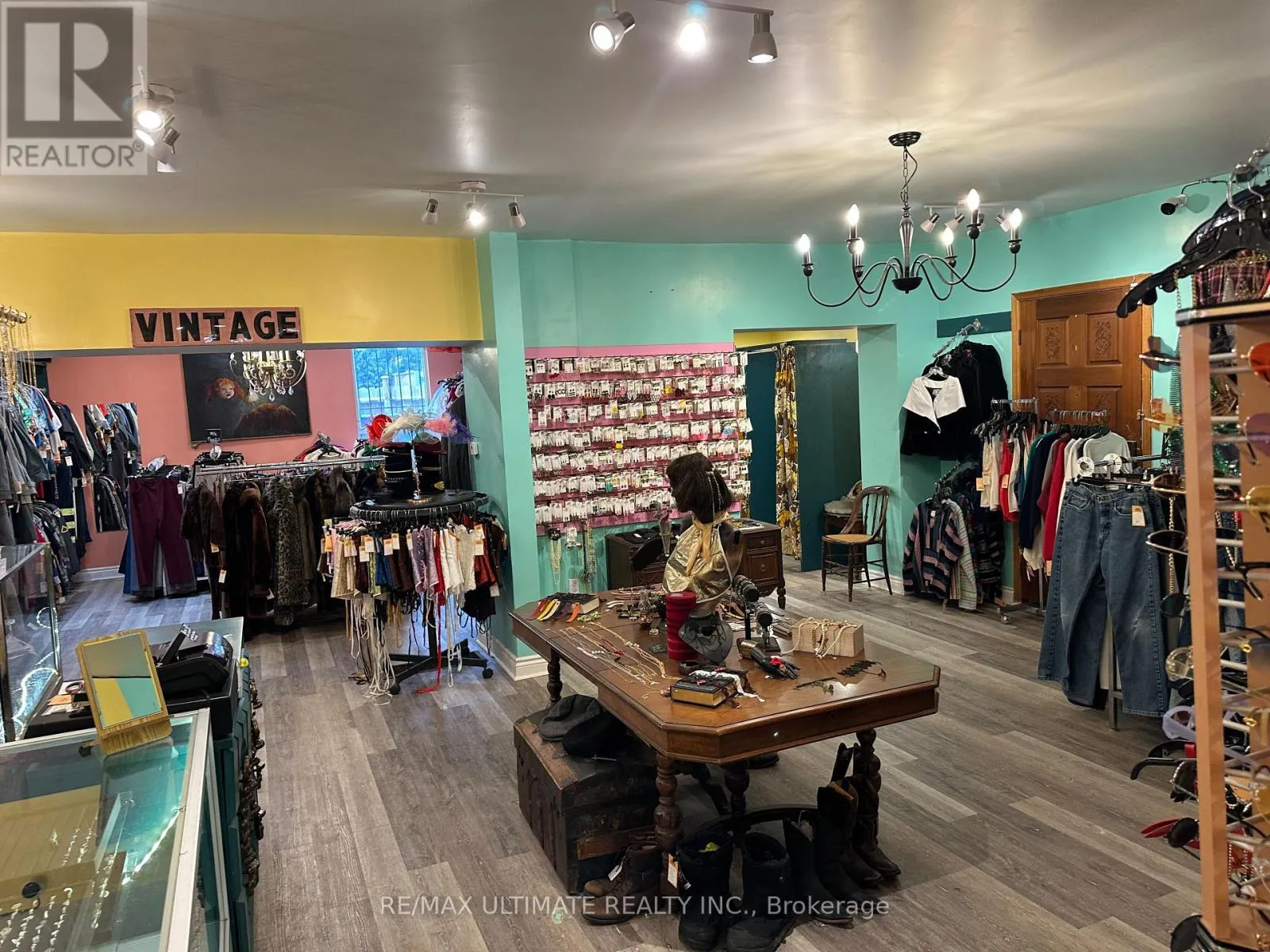 578 DUNDAS STREET W