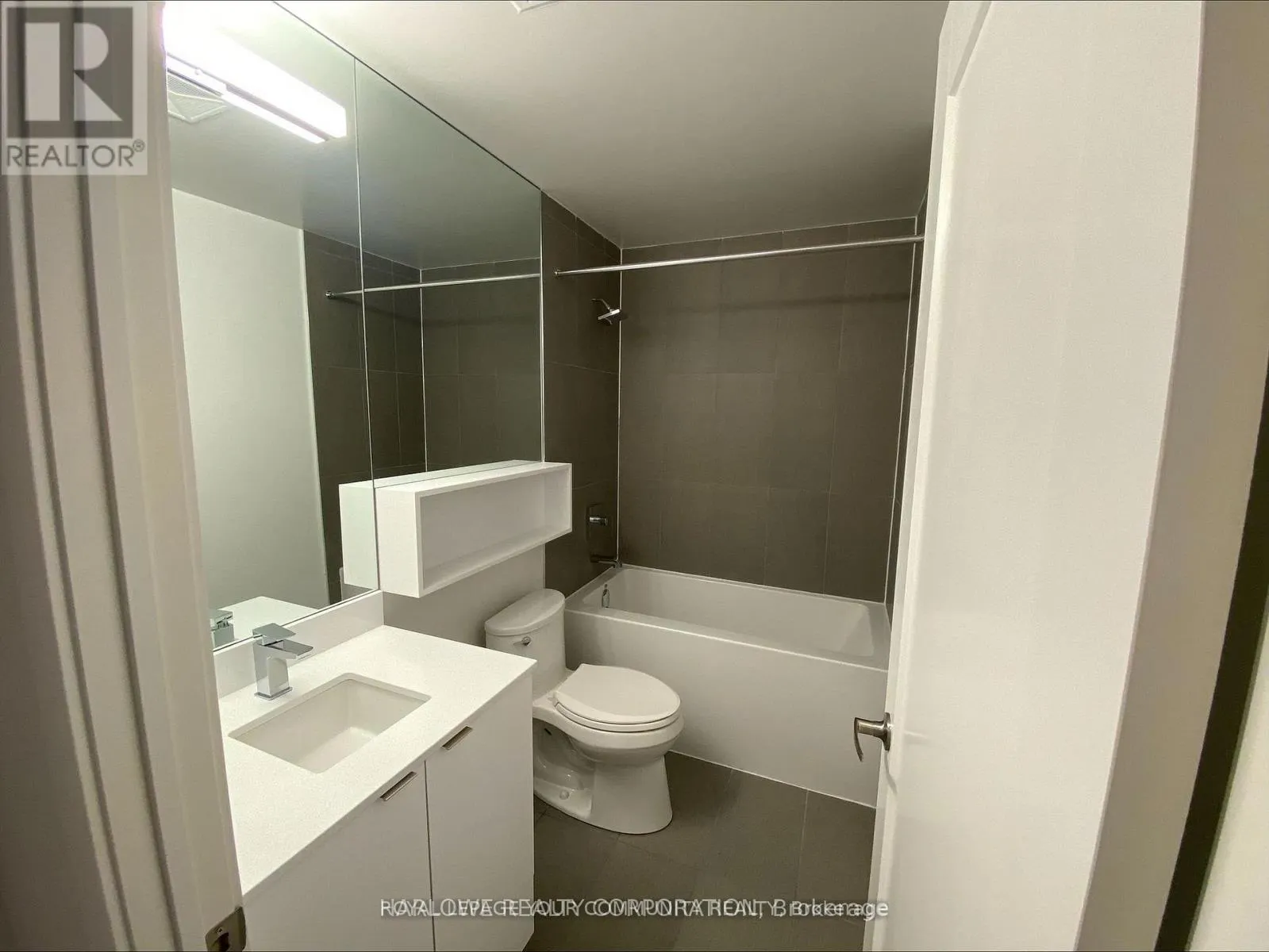 335 W - 135 LOWER SHERBOURNE STREET