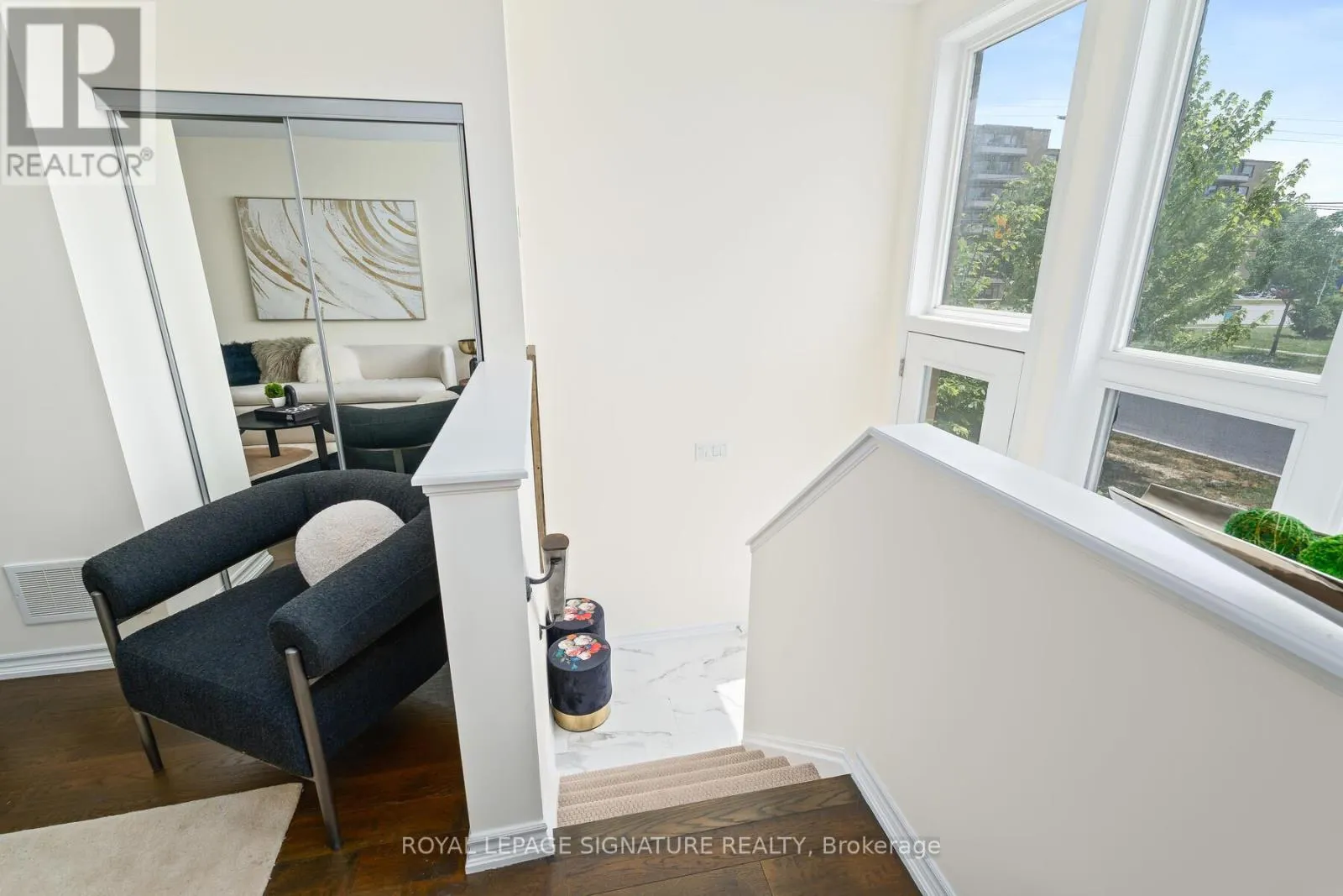 10 CURLEW DRIVE