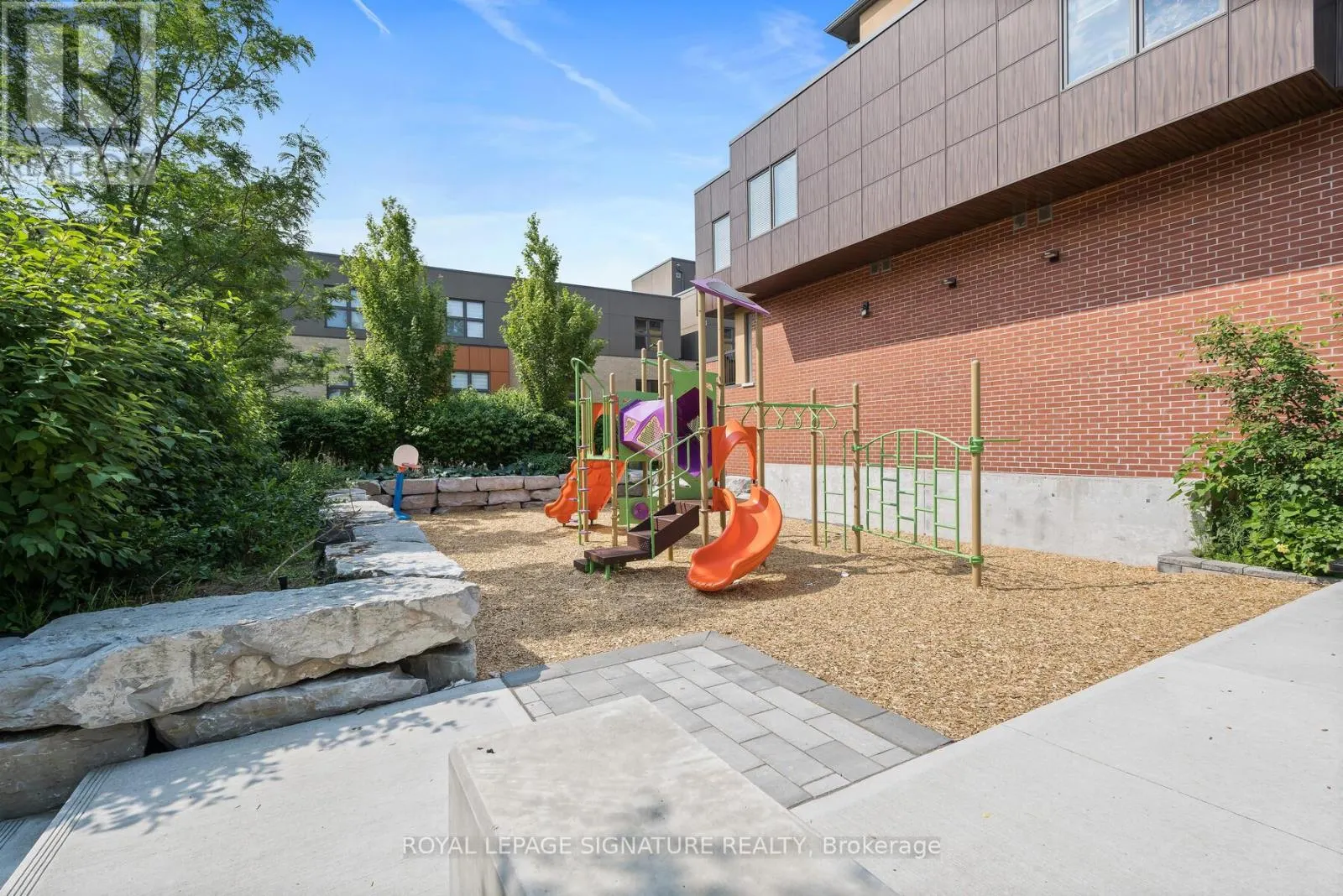 10 CURLEW DRIVE