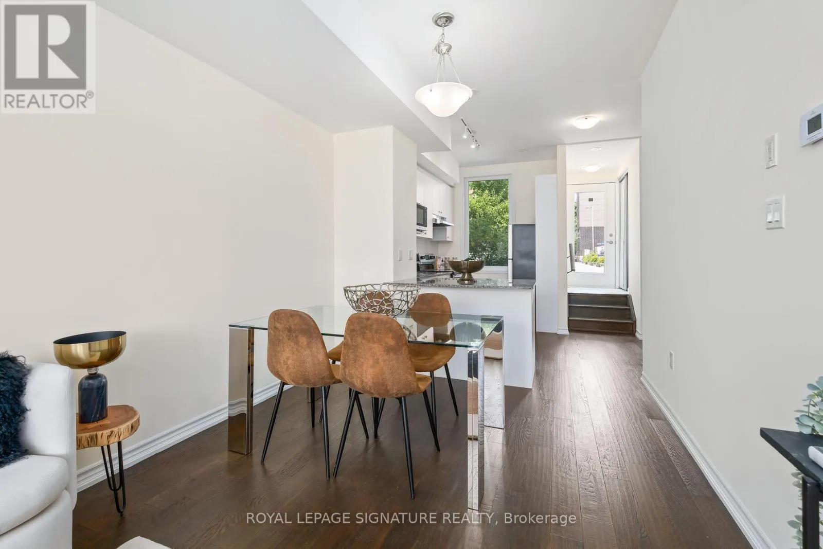 10 CURLEW DRIVE