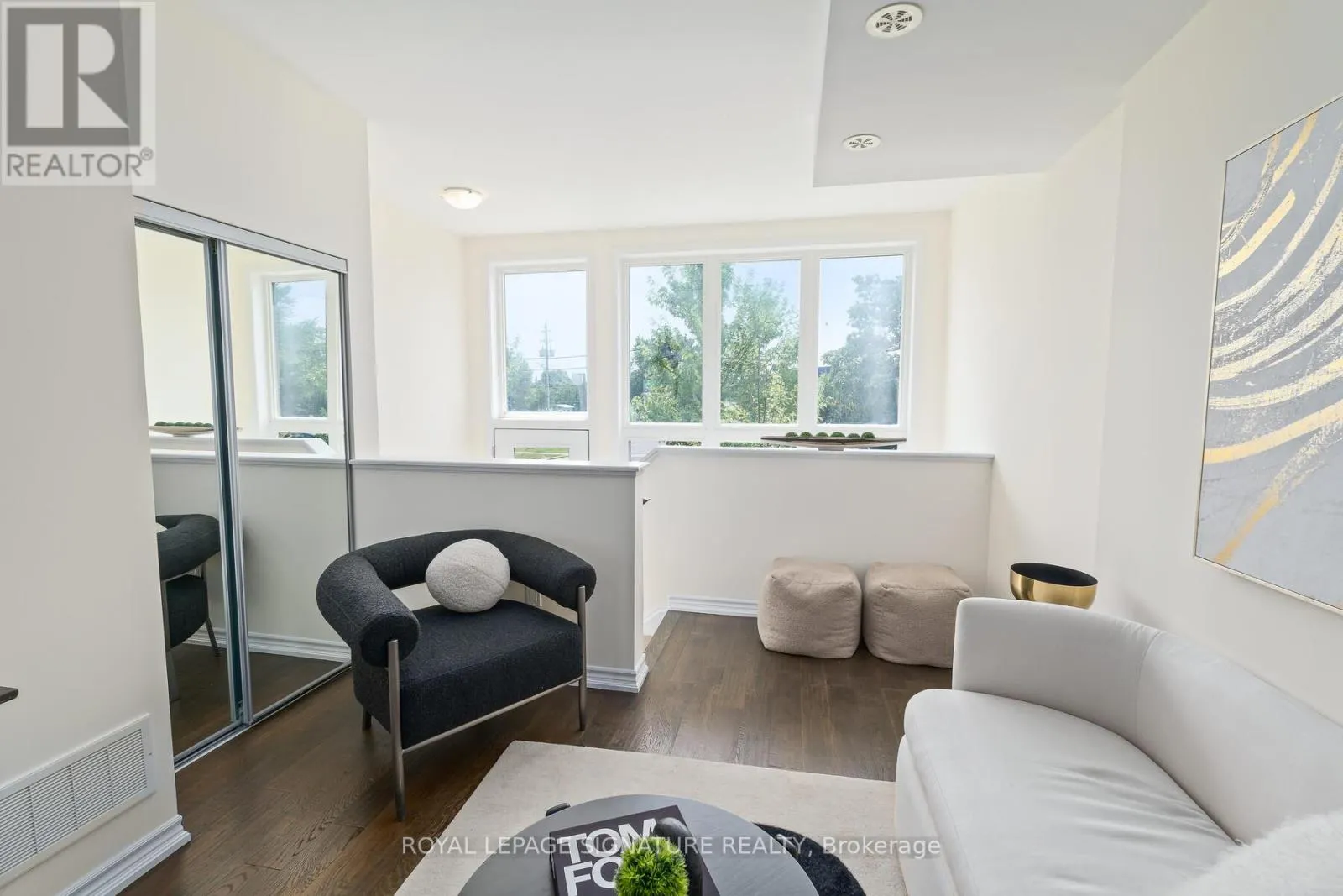 10 CURLEW DRIVE