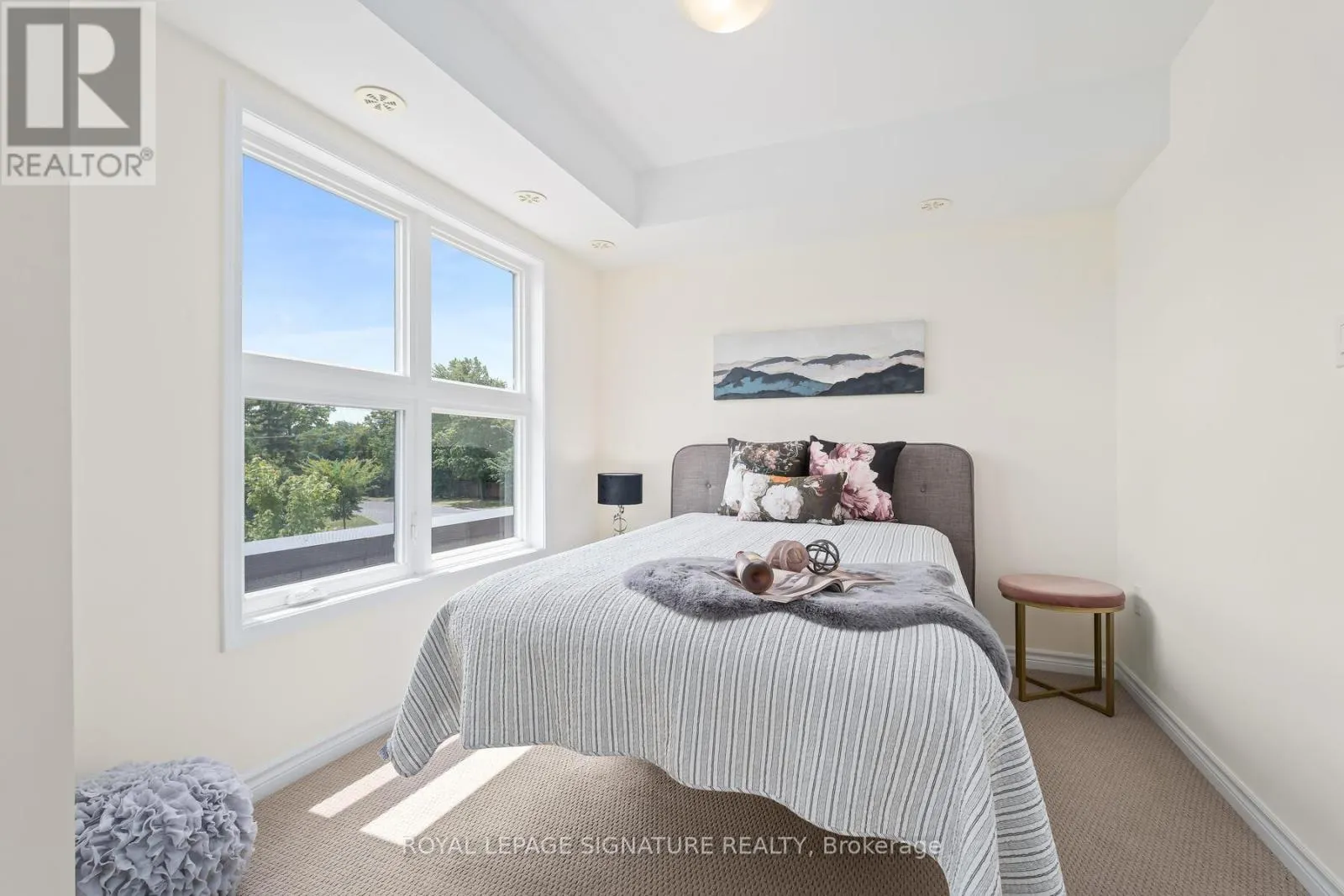 10 CURLEW DRIVE