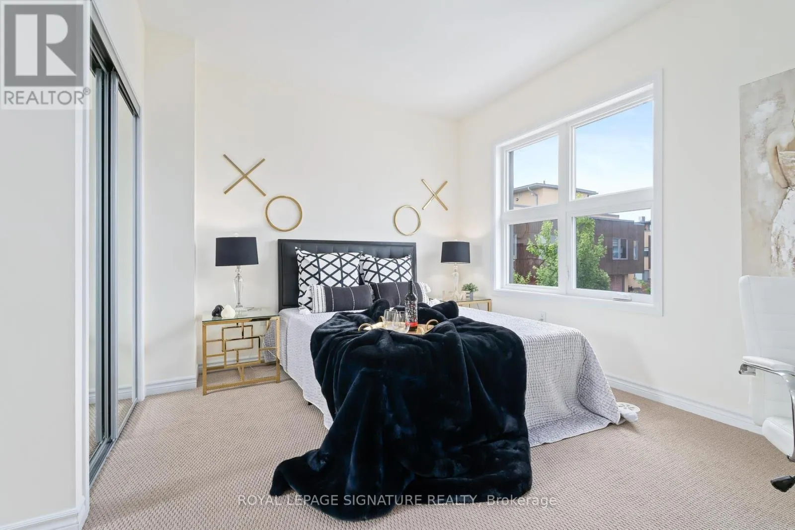 10 CURLEW DRIVE