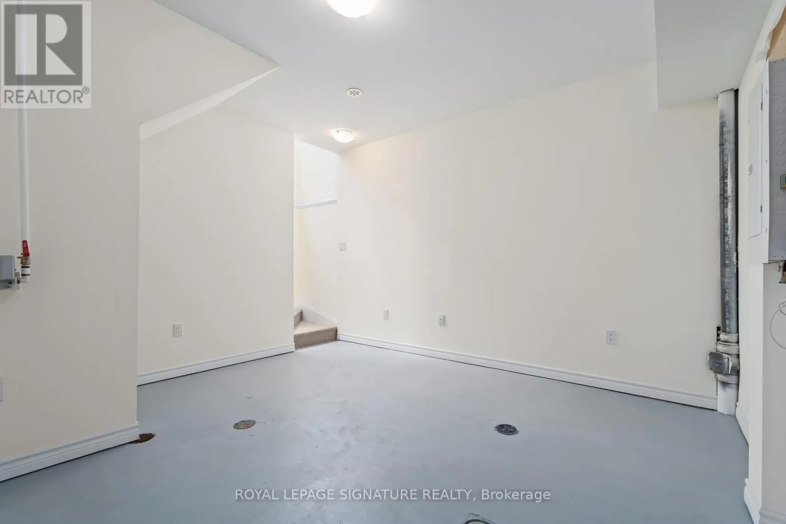 10 CURLEW DRIVE