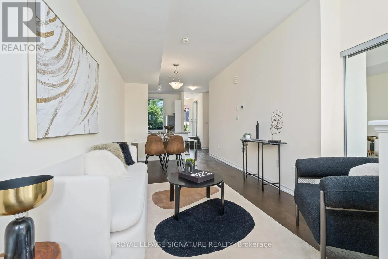 10 CURLEW DRIVE