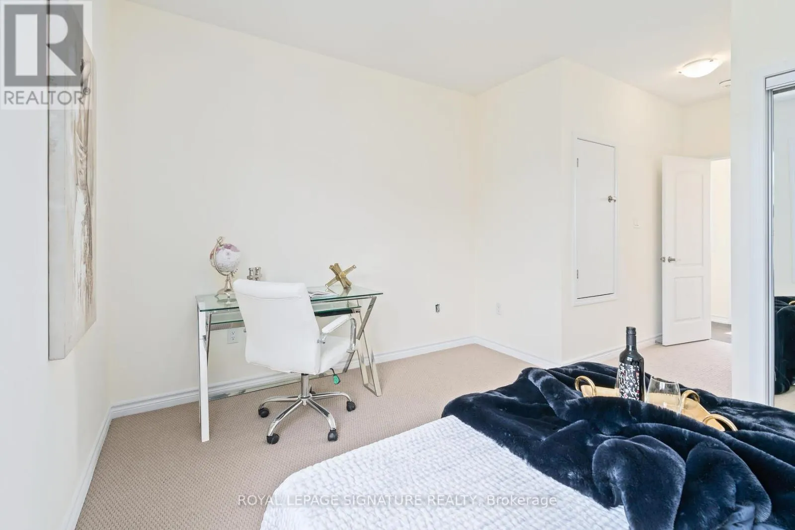 10 CURLEW DRIVE
