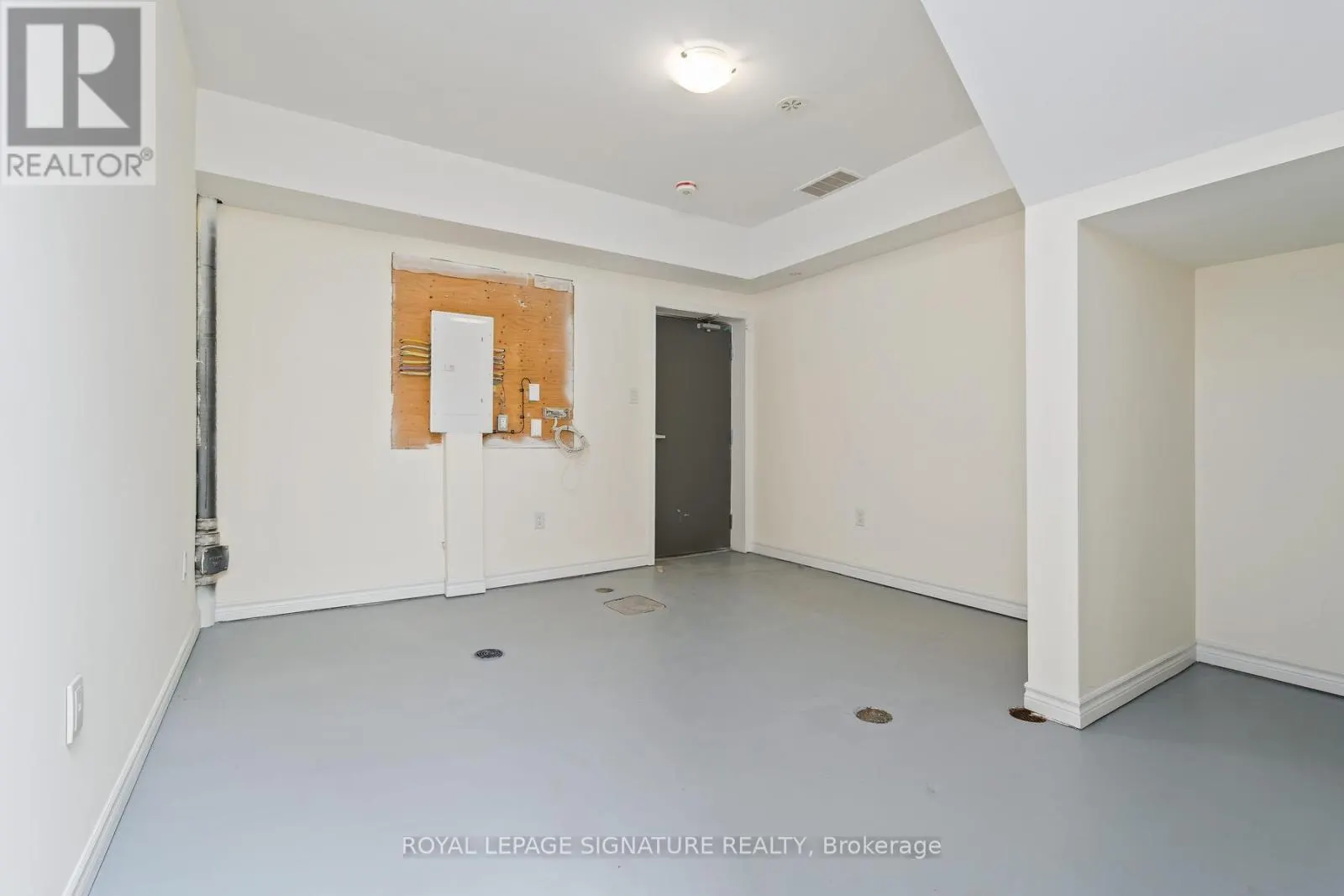 10 CURLEW DRIVE