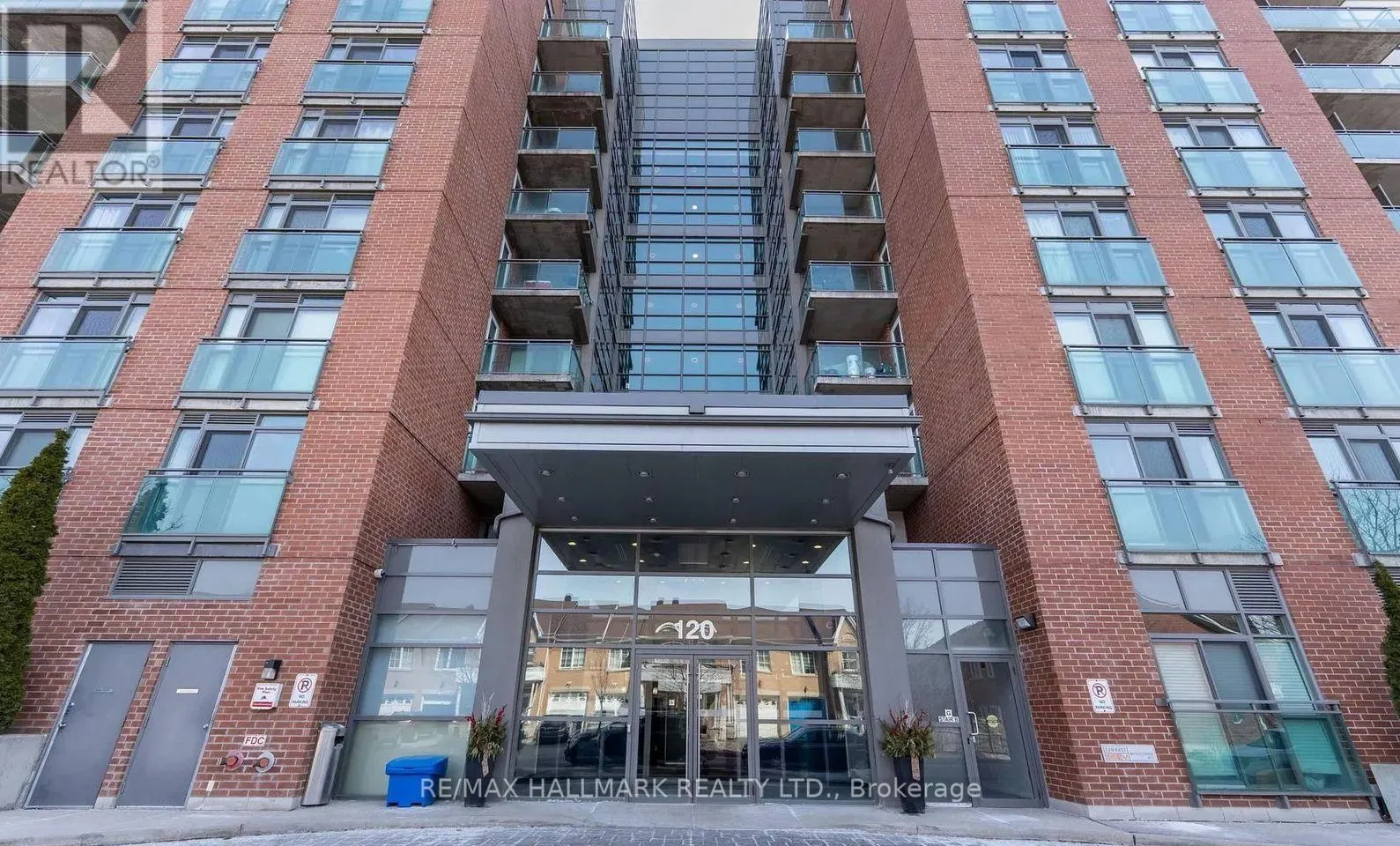 320 - 120 DALLIMORE CIRCLE S