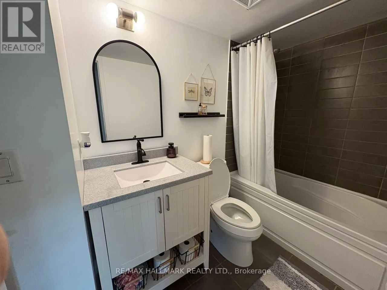 320 - 120 DALLIMORE CIRCLE S