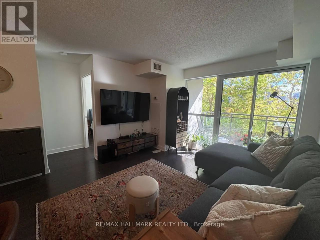 320 - 120 DALLIMORE CIRCLE S