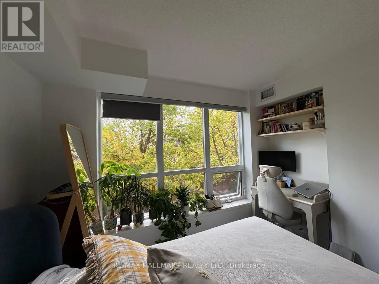320 - 120 DALLIMORE CIRCLE S