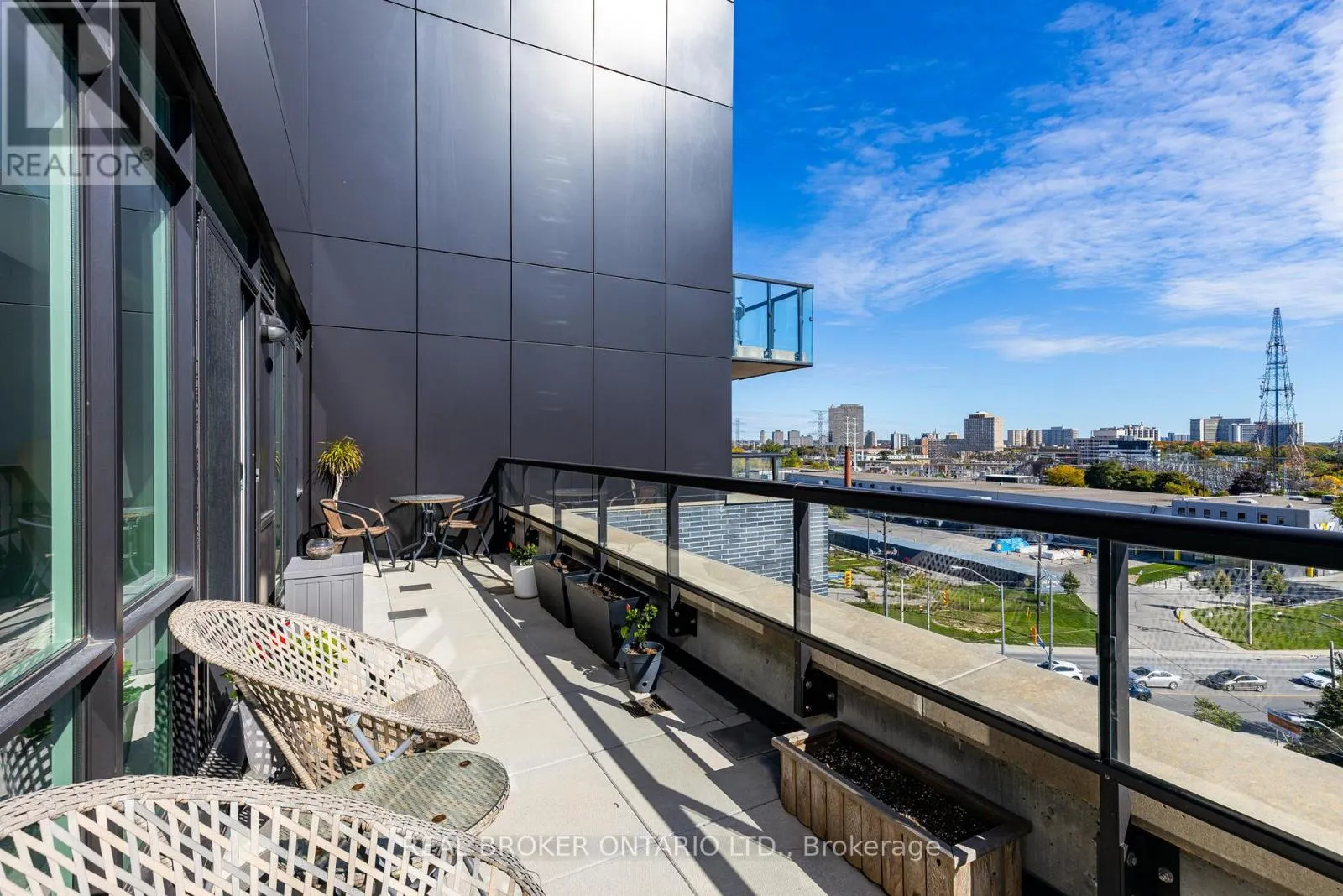 606 - 25 MALCOLM ROAD