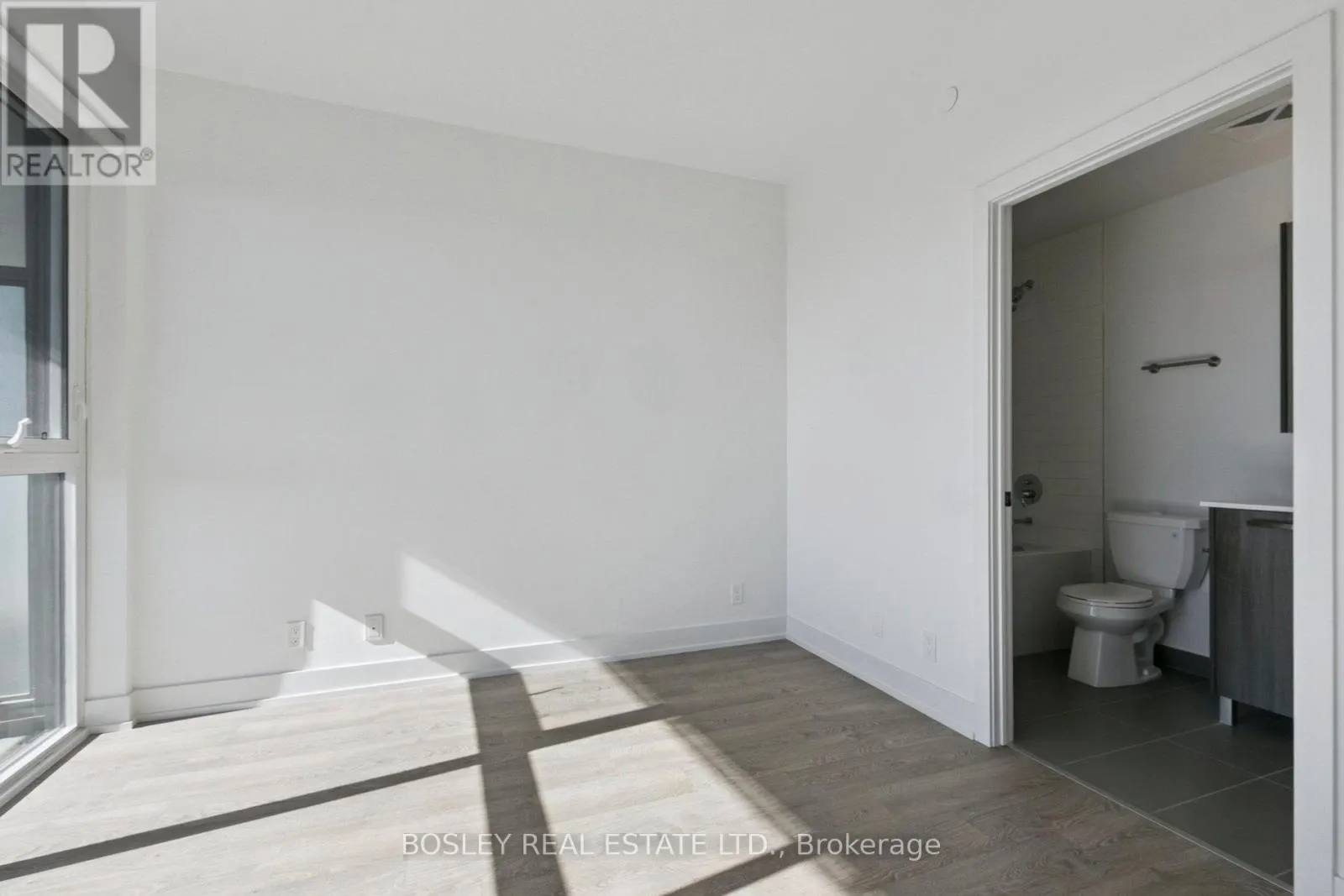 902 - 11 LILLIAN STREET