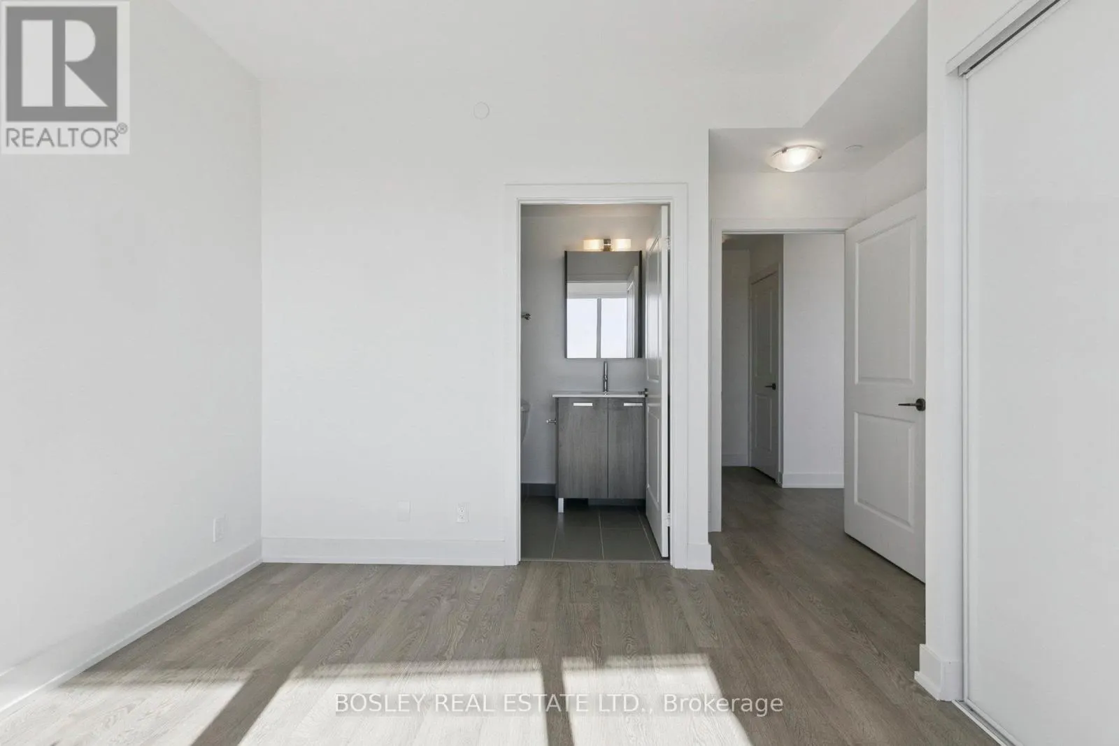 902 - 11 LILLIAN STREET