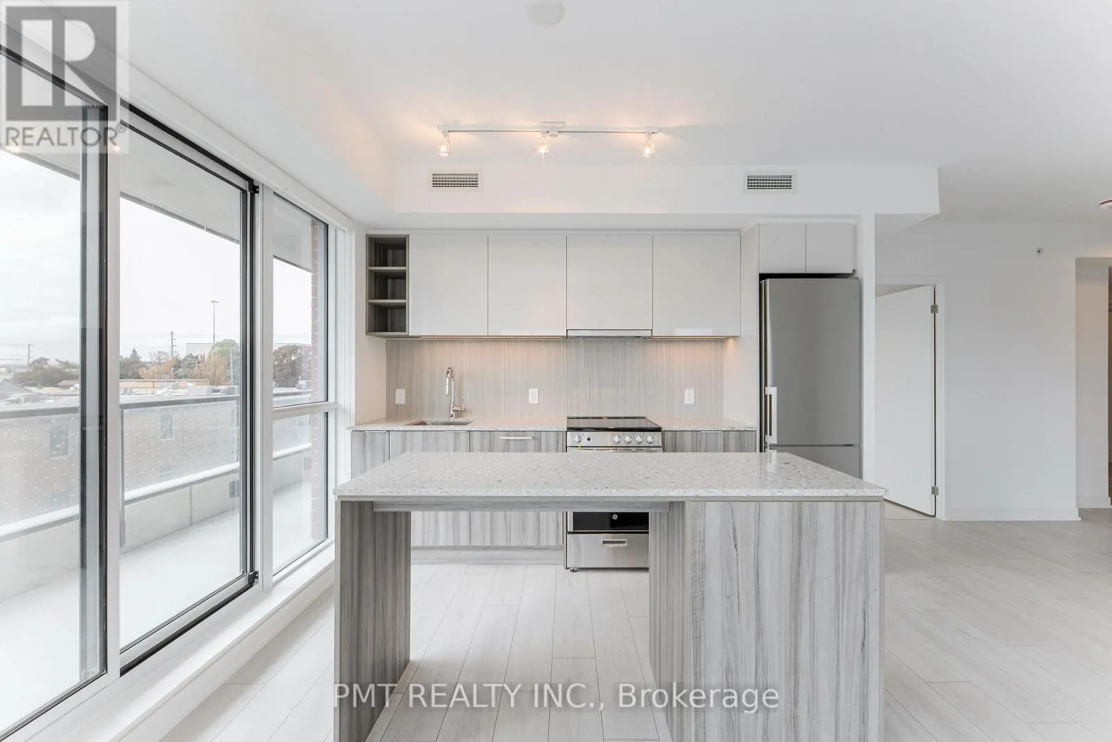 301 - 31 TIPPETT ROAD