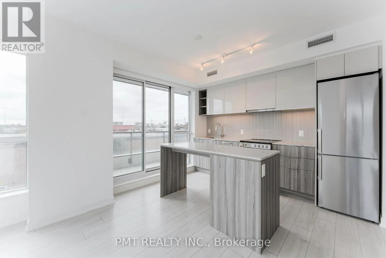 301 - 31 TIPPETT ROAD