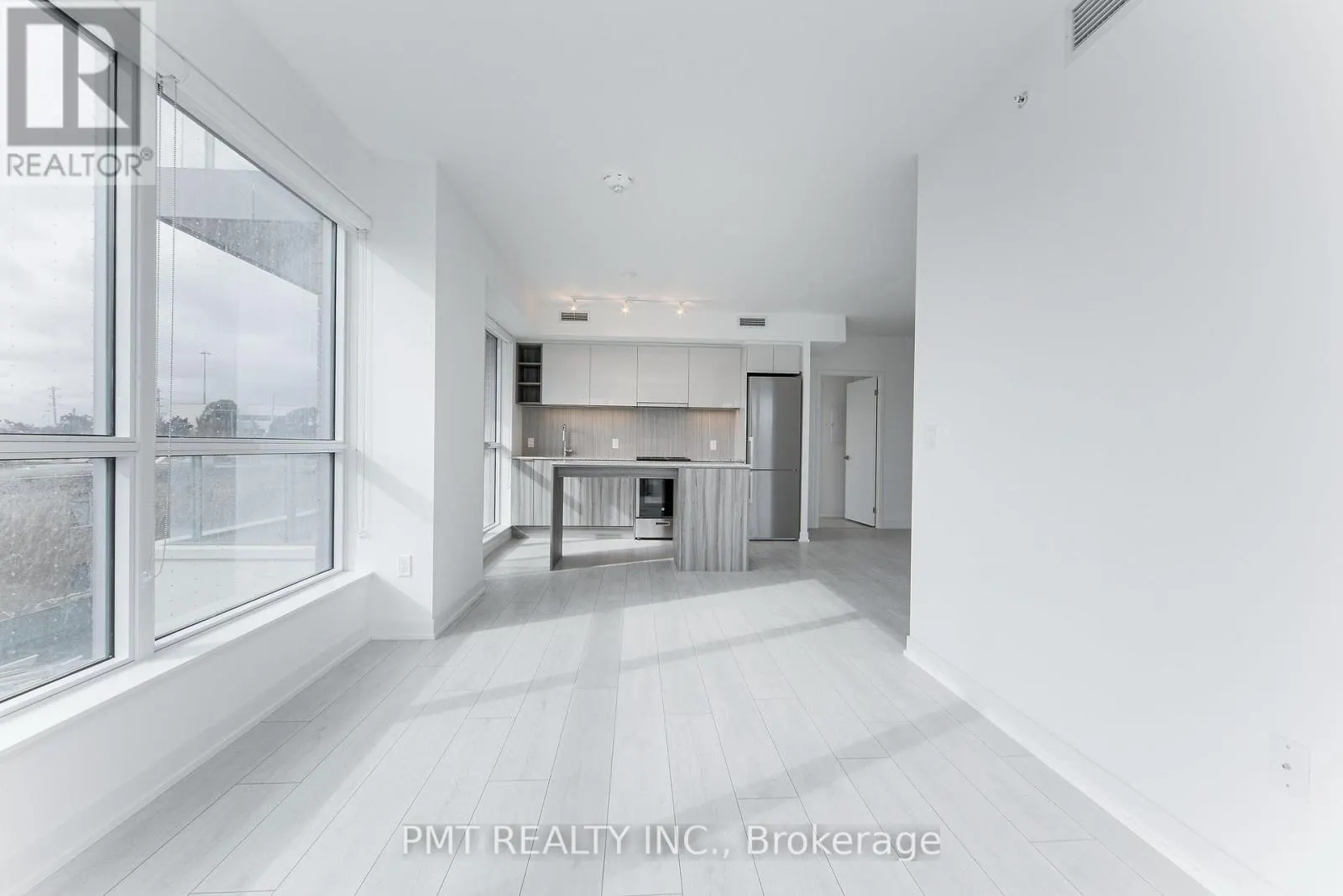 301 - 31 TIPPETT ROAD