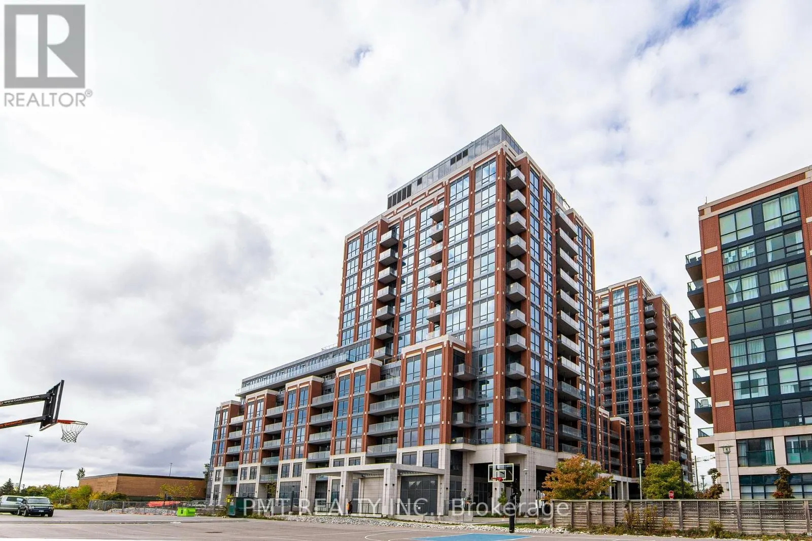 301 - 31 TIPPETT ROAD