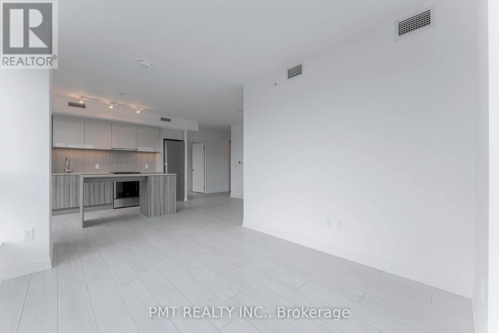 301 - 31 TIPPETT ROAD