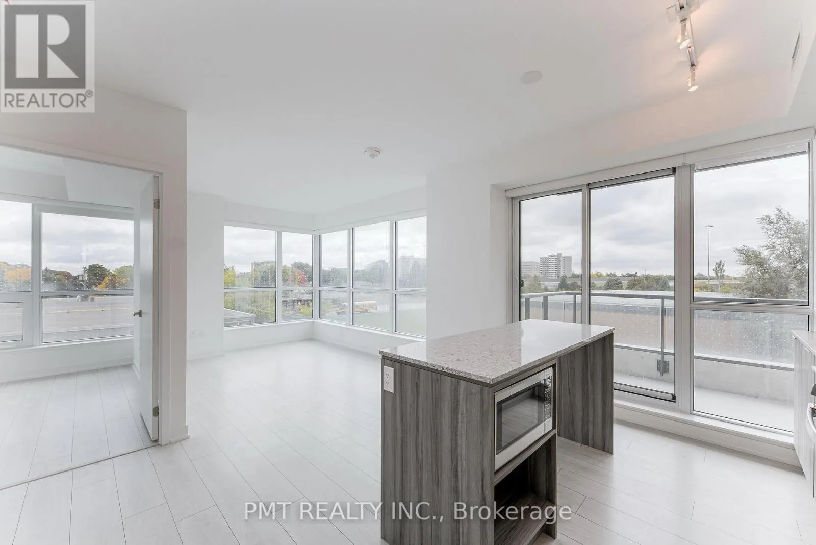 301 - 31 TIPPETT ROAD