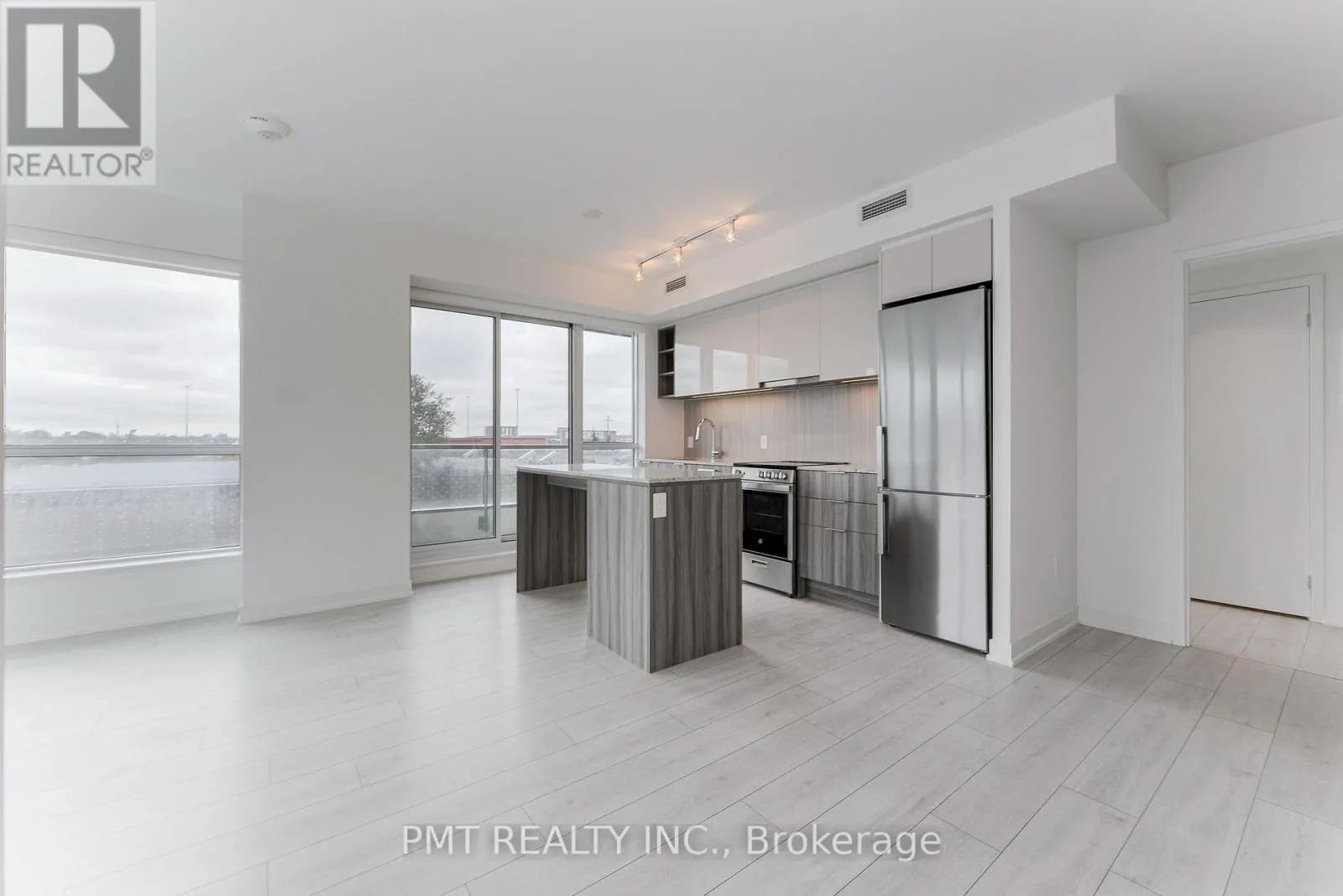 301 - 31 TIPPETT ROAD
