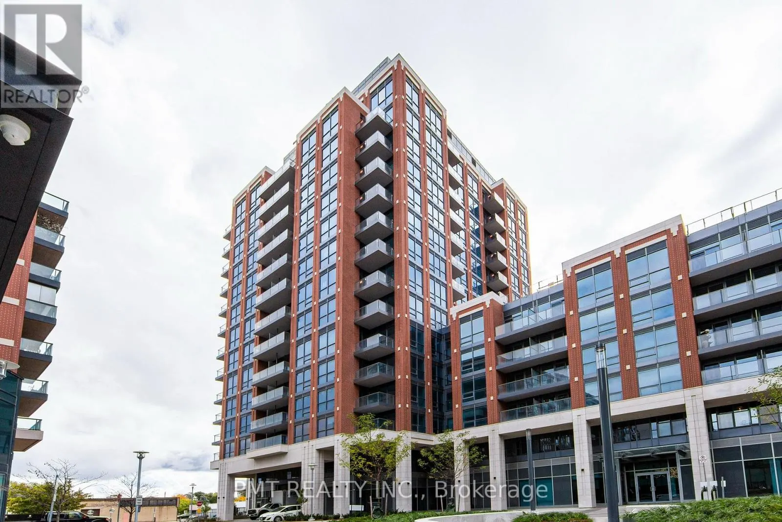 301 - 31 TIPPETT ROAD
