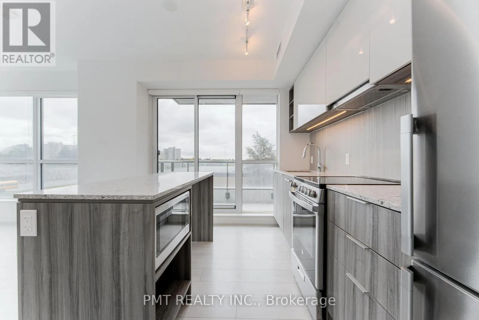 301 - 31 TIPPETT ROAD