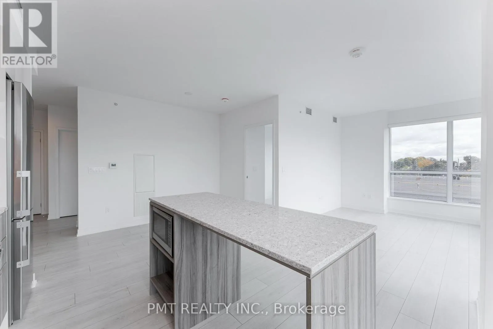 301 - 31 TIPPETT ROAD