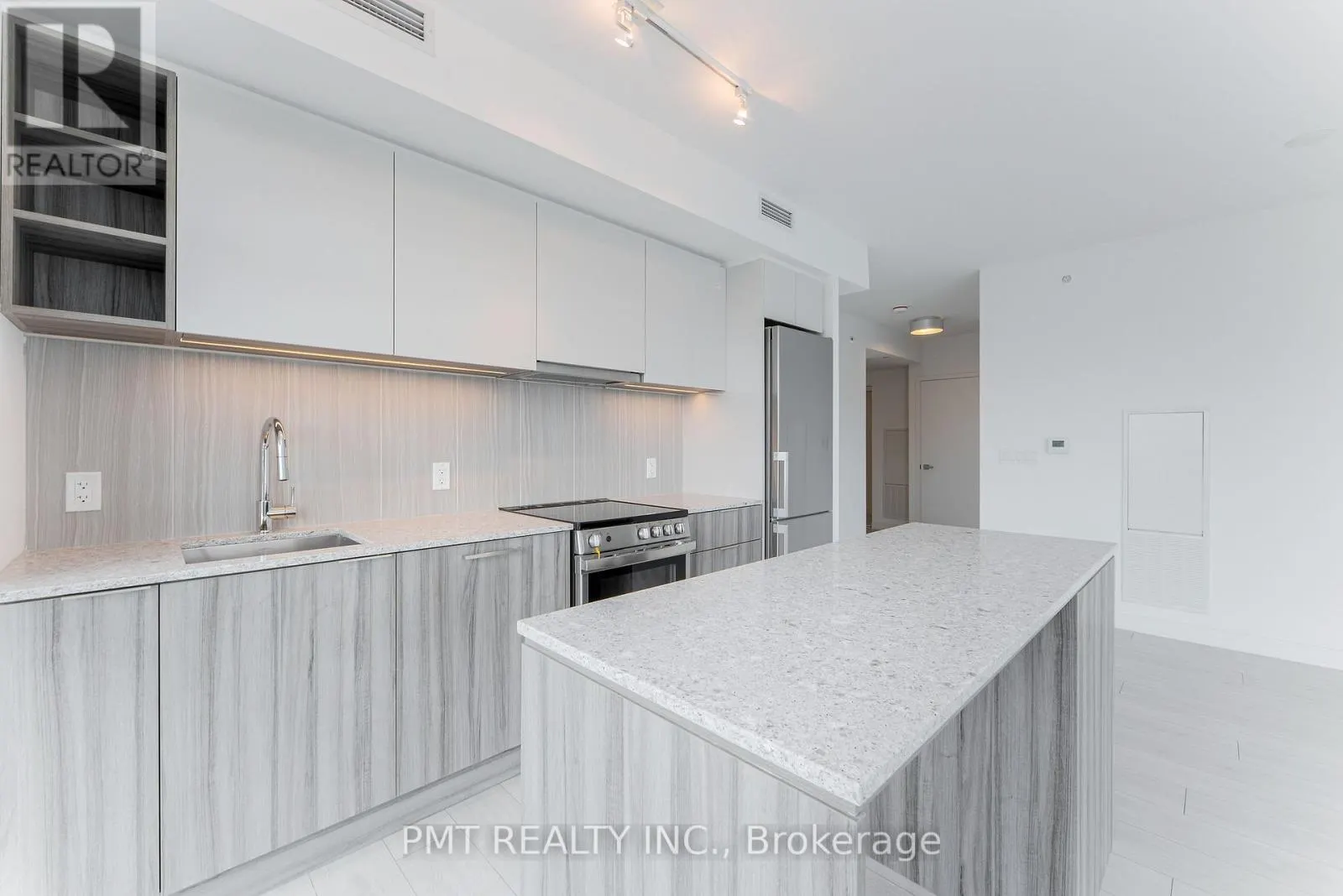 301 - 31 TIPPETT ROAD