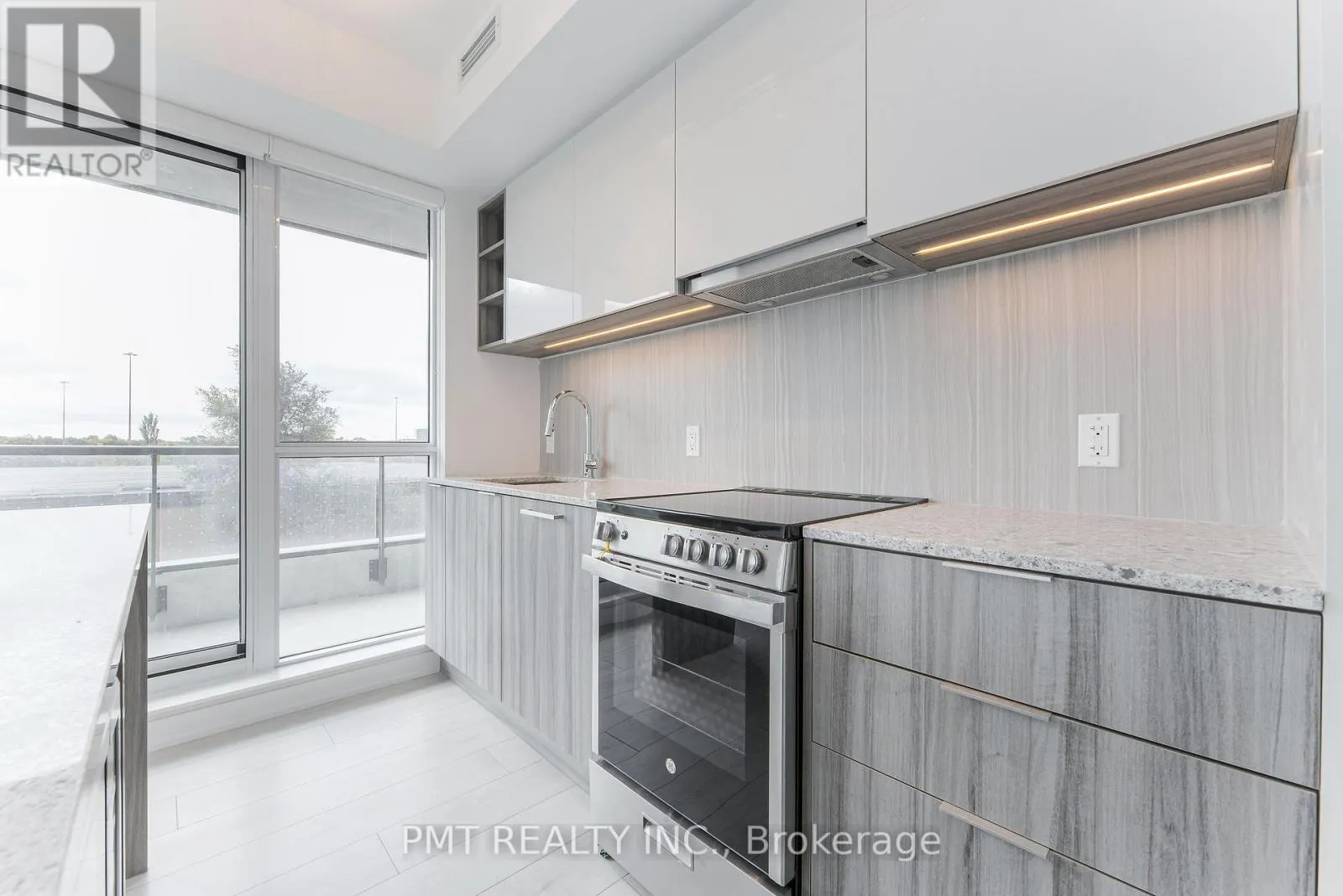 301 - 31 TIPPETT ROAD