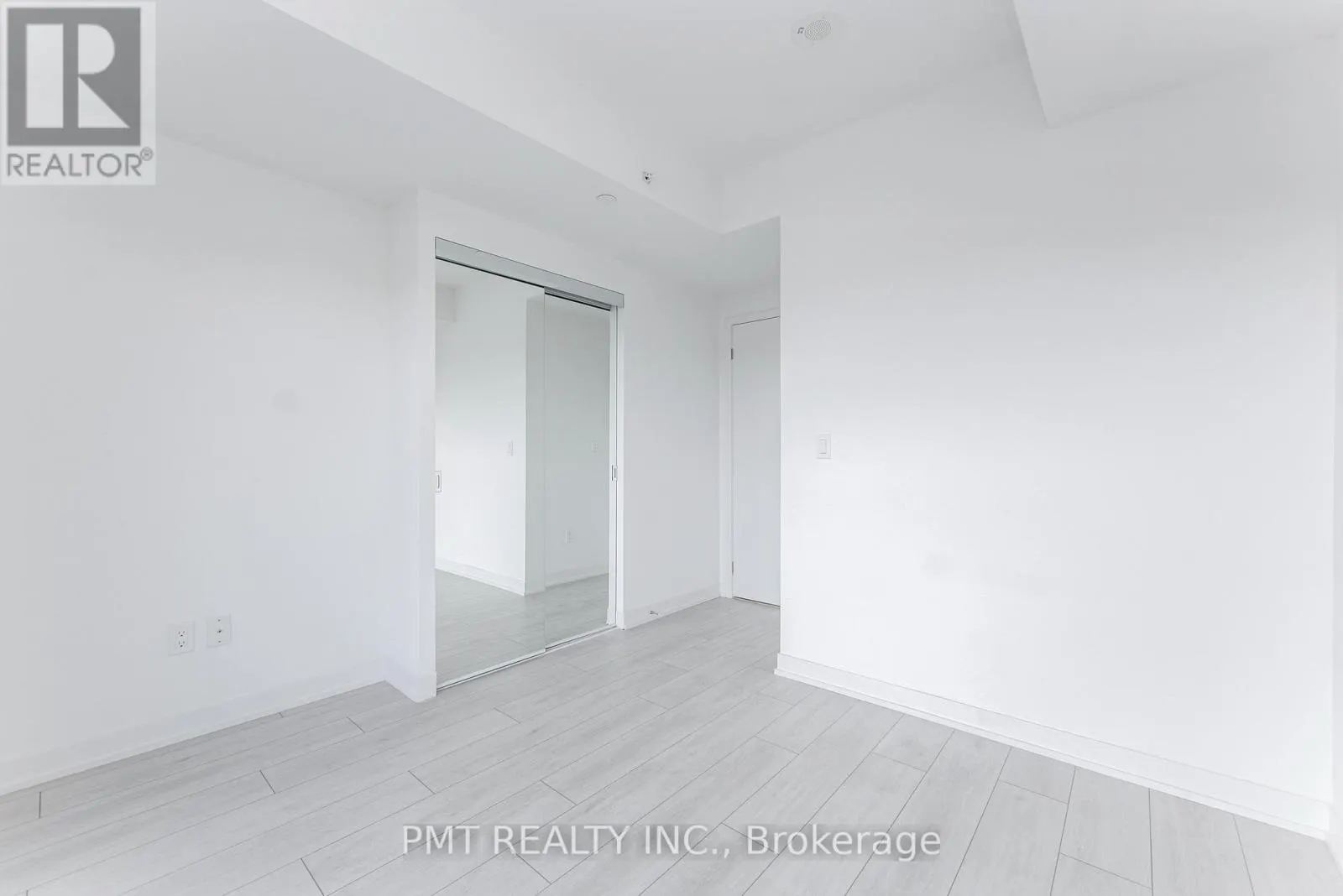 301 - 31 TIPPETT ROAD