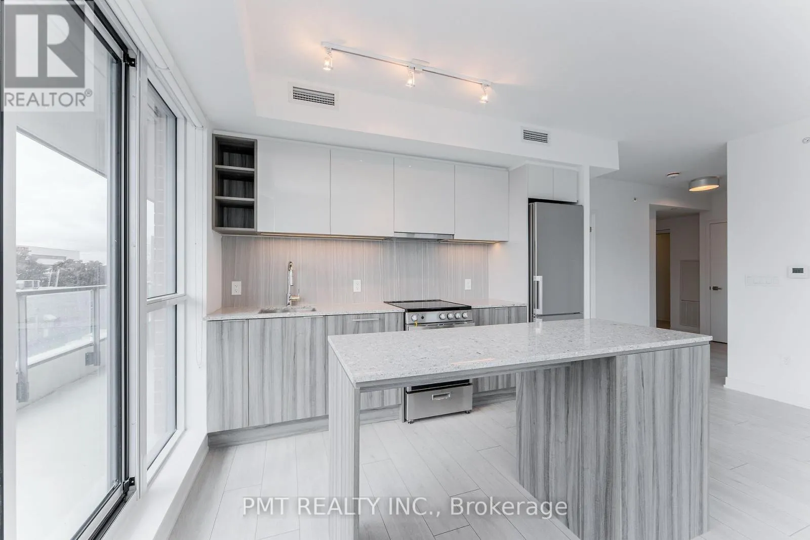 301 - 31 TIPPETT ROAD