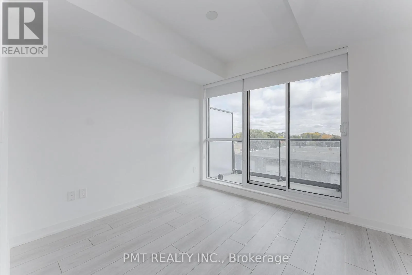 301 - 31 TIPPETT ROAD