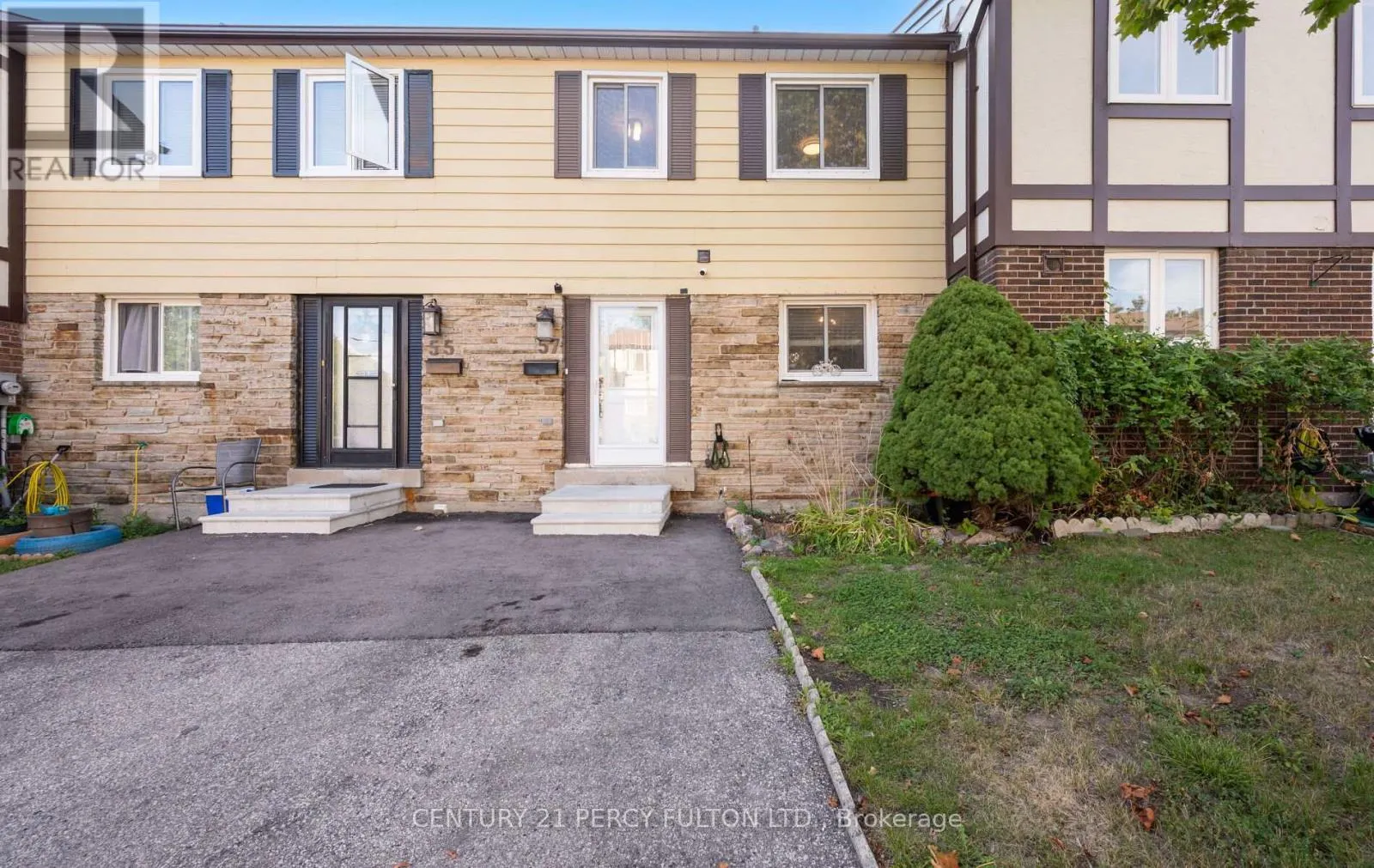 111 - 57 GOLDEN APPLEWAY