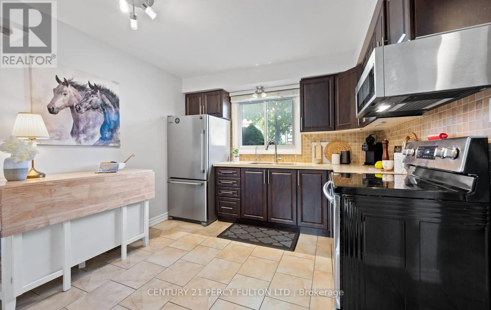 111 - 57 GOLDEN APPLEWAY