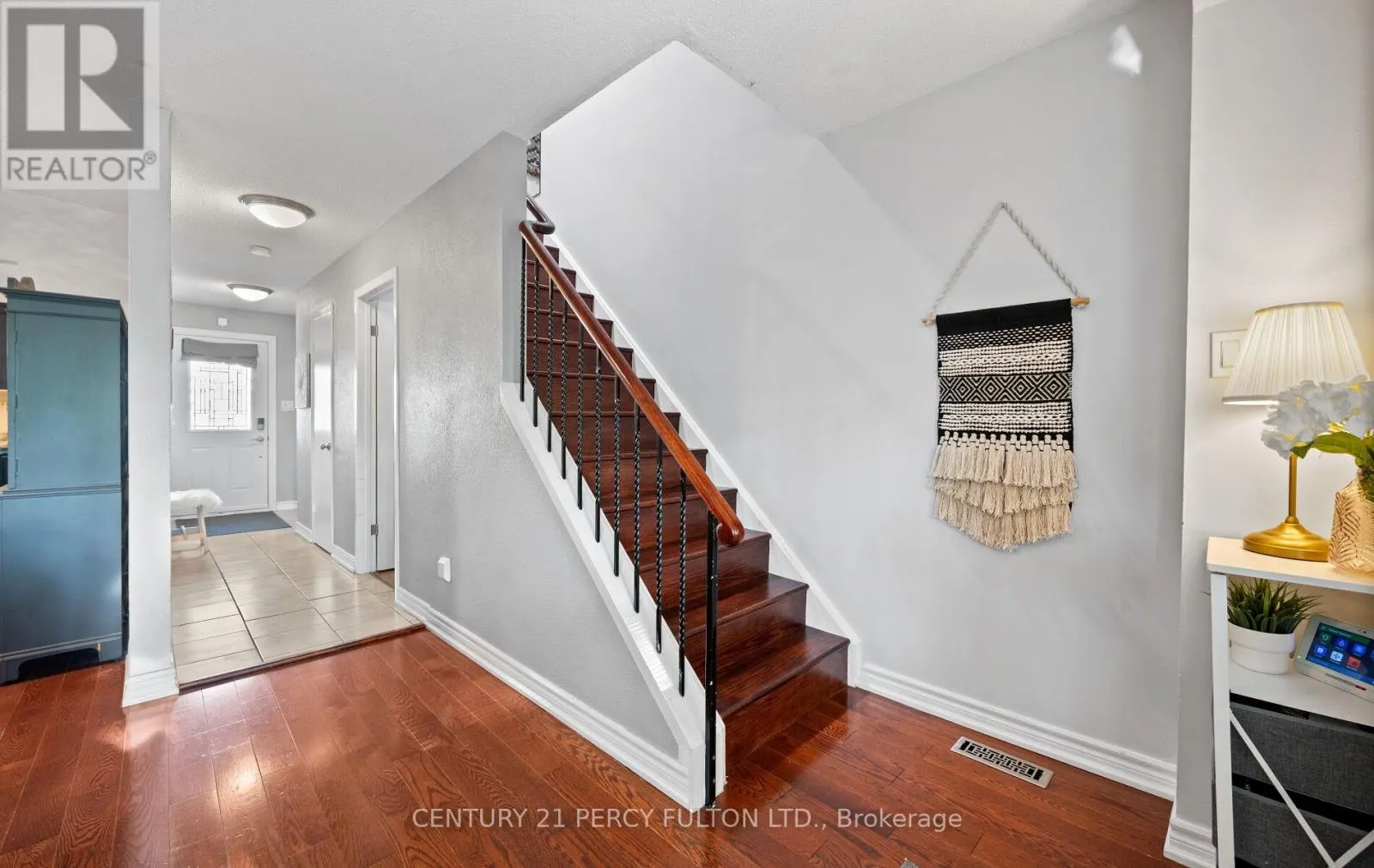 111 - 57 GOLDEN APPLEWAY