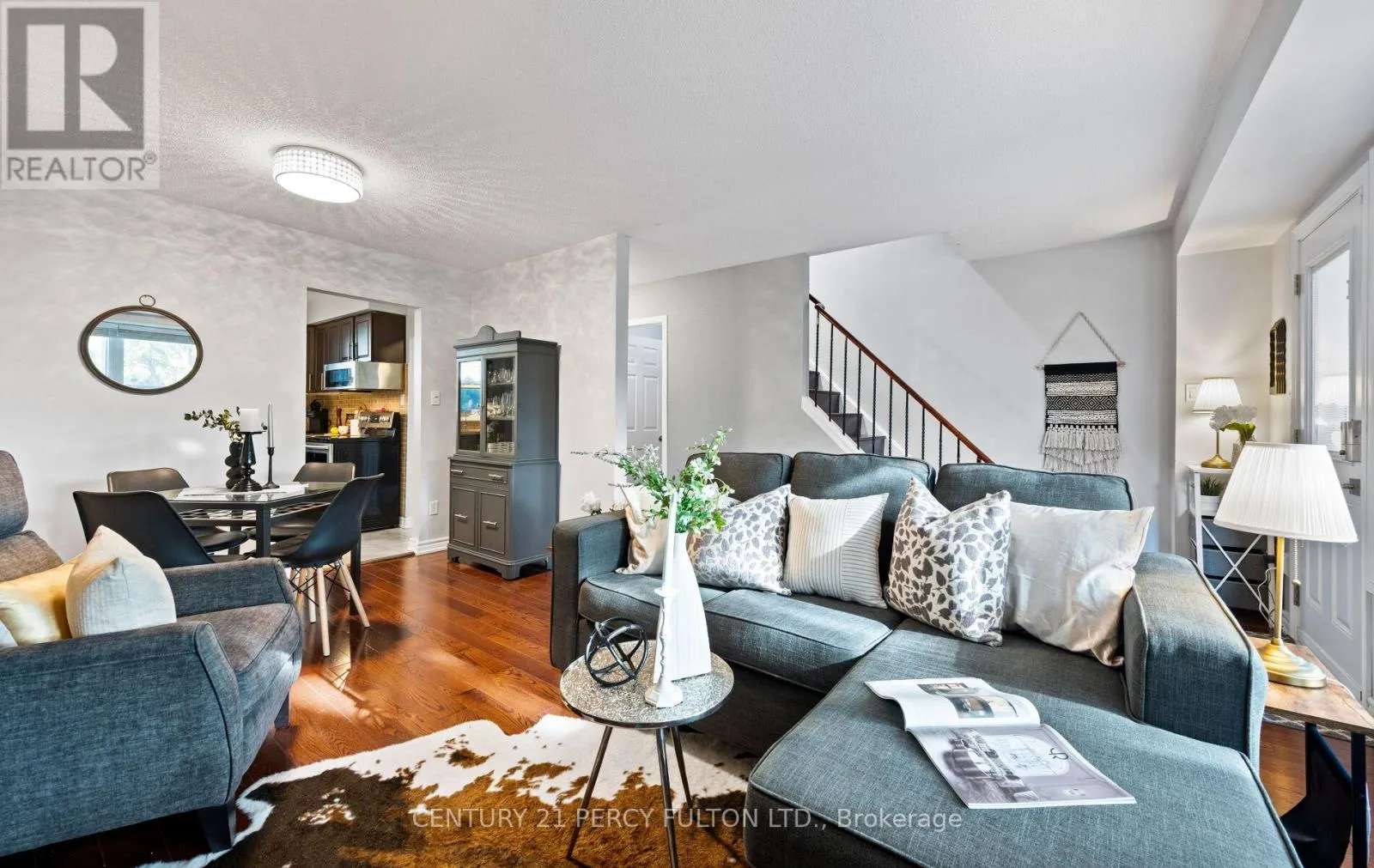 111 - 57 GOLDEN APPLEWAY