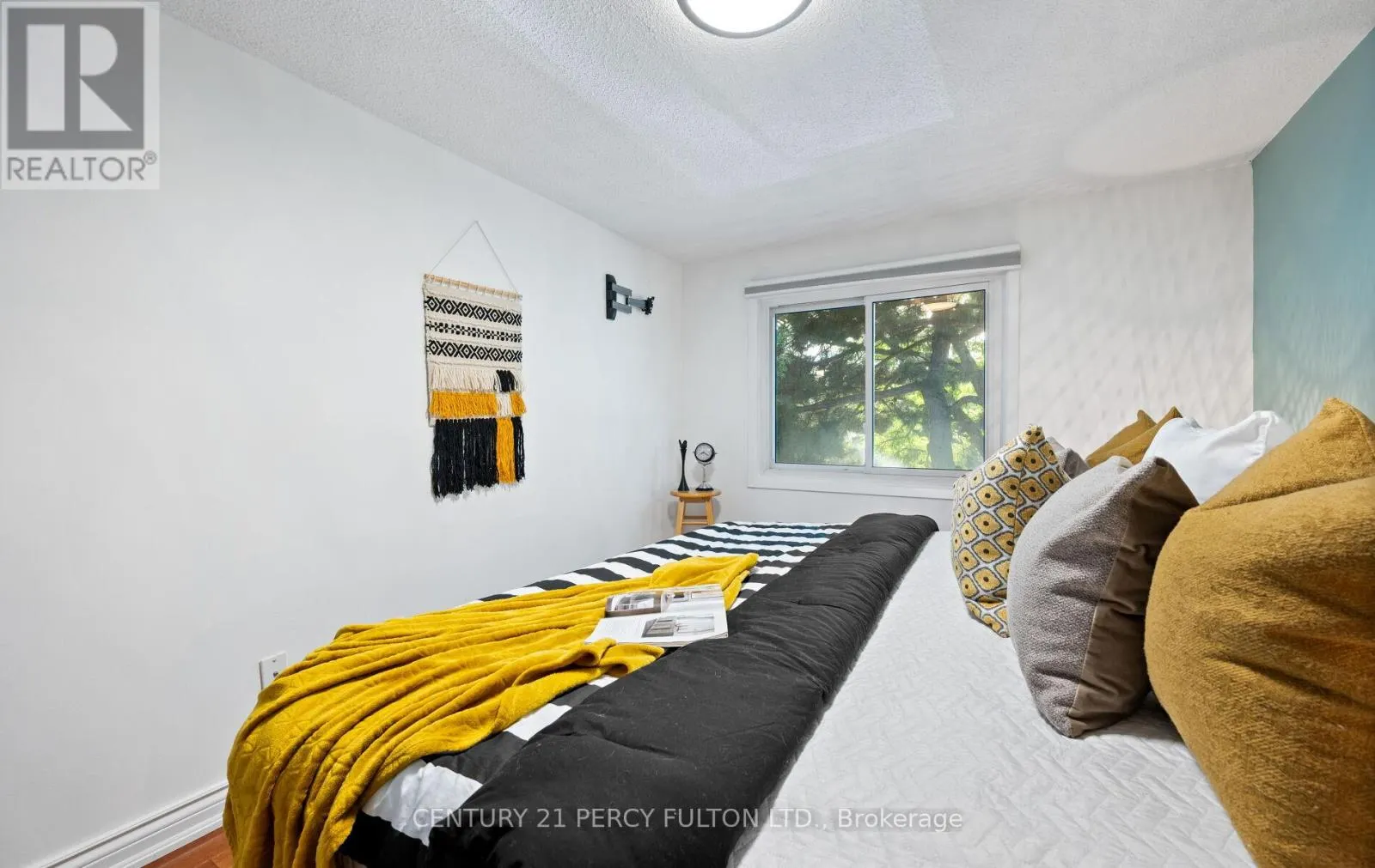 111 - 57 GOLDEN APPLEWAY