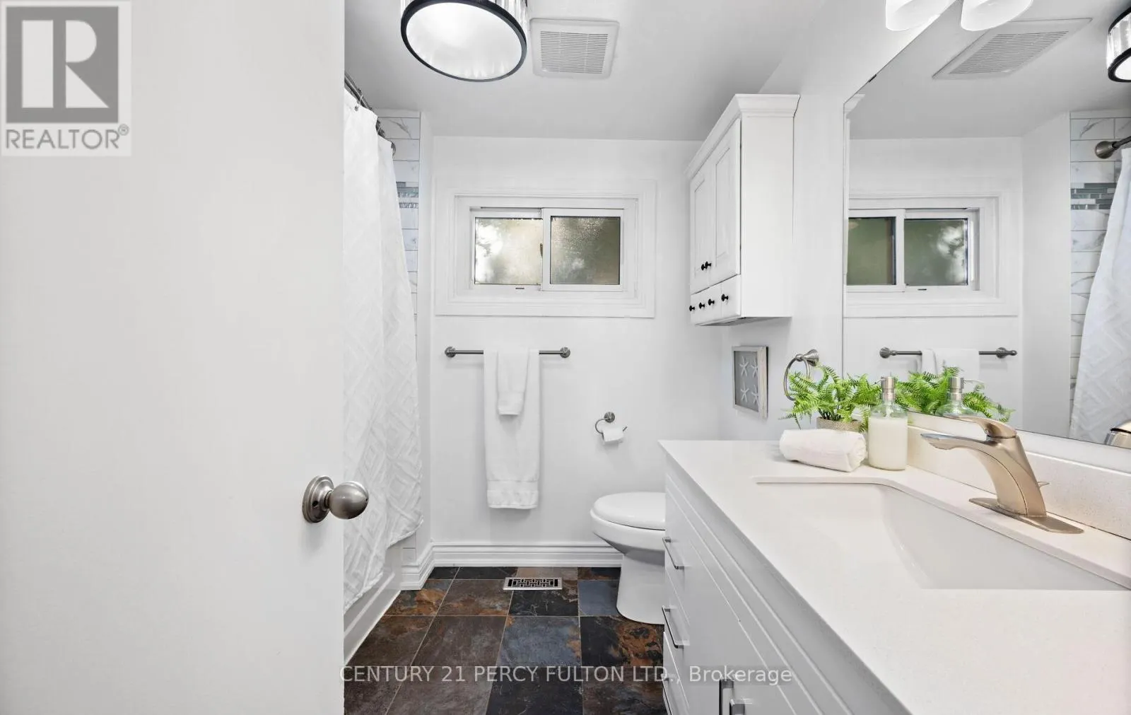111 - 57 GOLDEN APPLEWAY